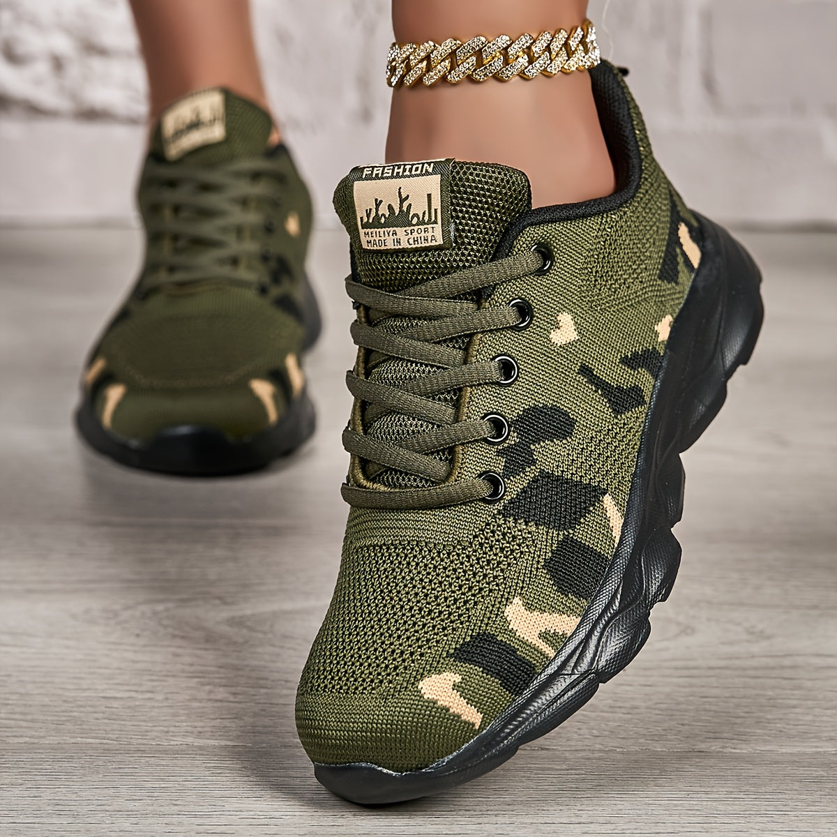 Men's Sneakers – Breathable Mesh Non-Slip Sole for Beach & Water – Army Green detail view