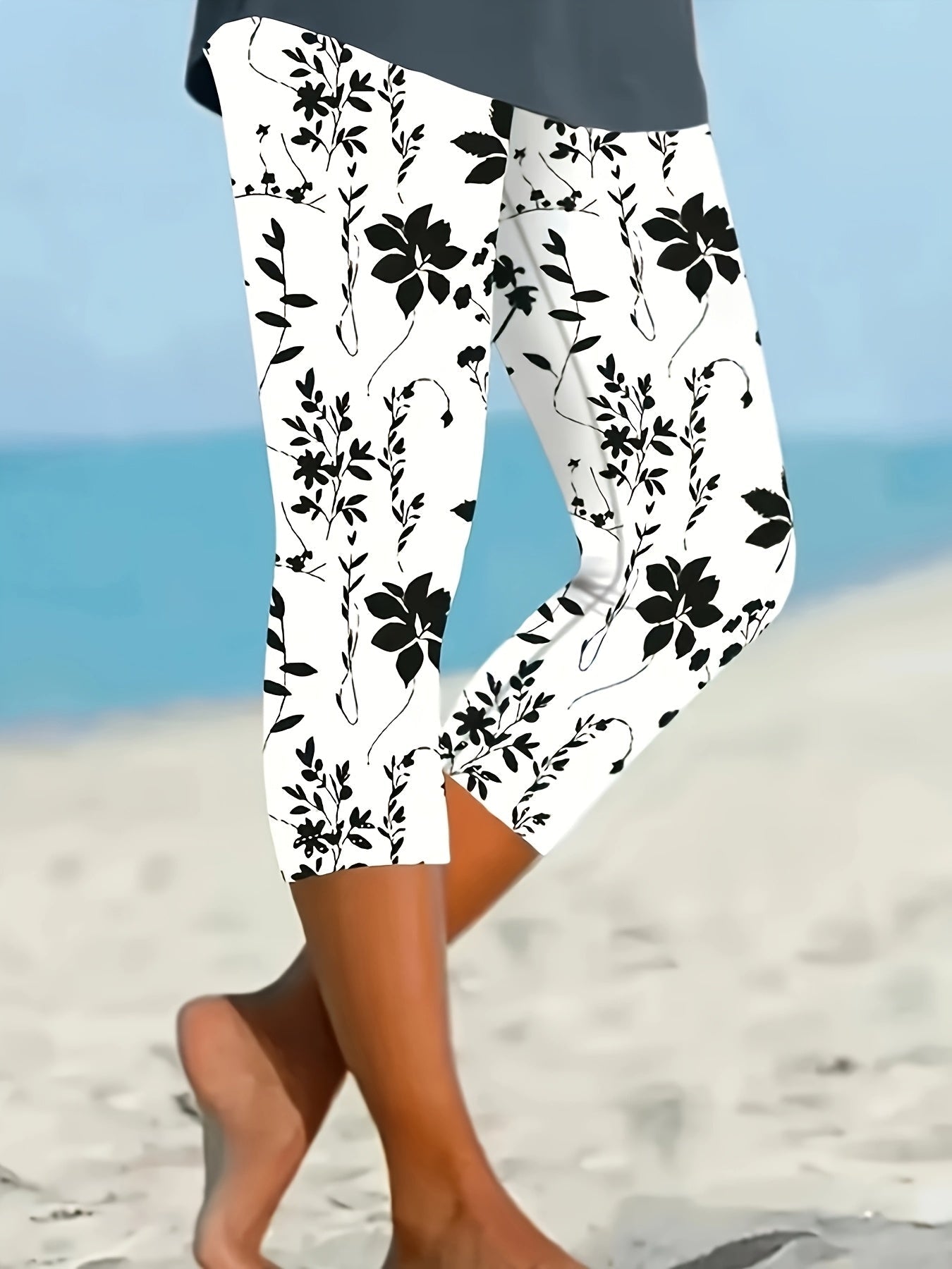 Women's Capri Leggings - High-Waist Floral Print detail view