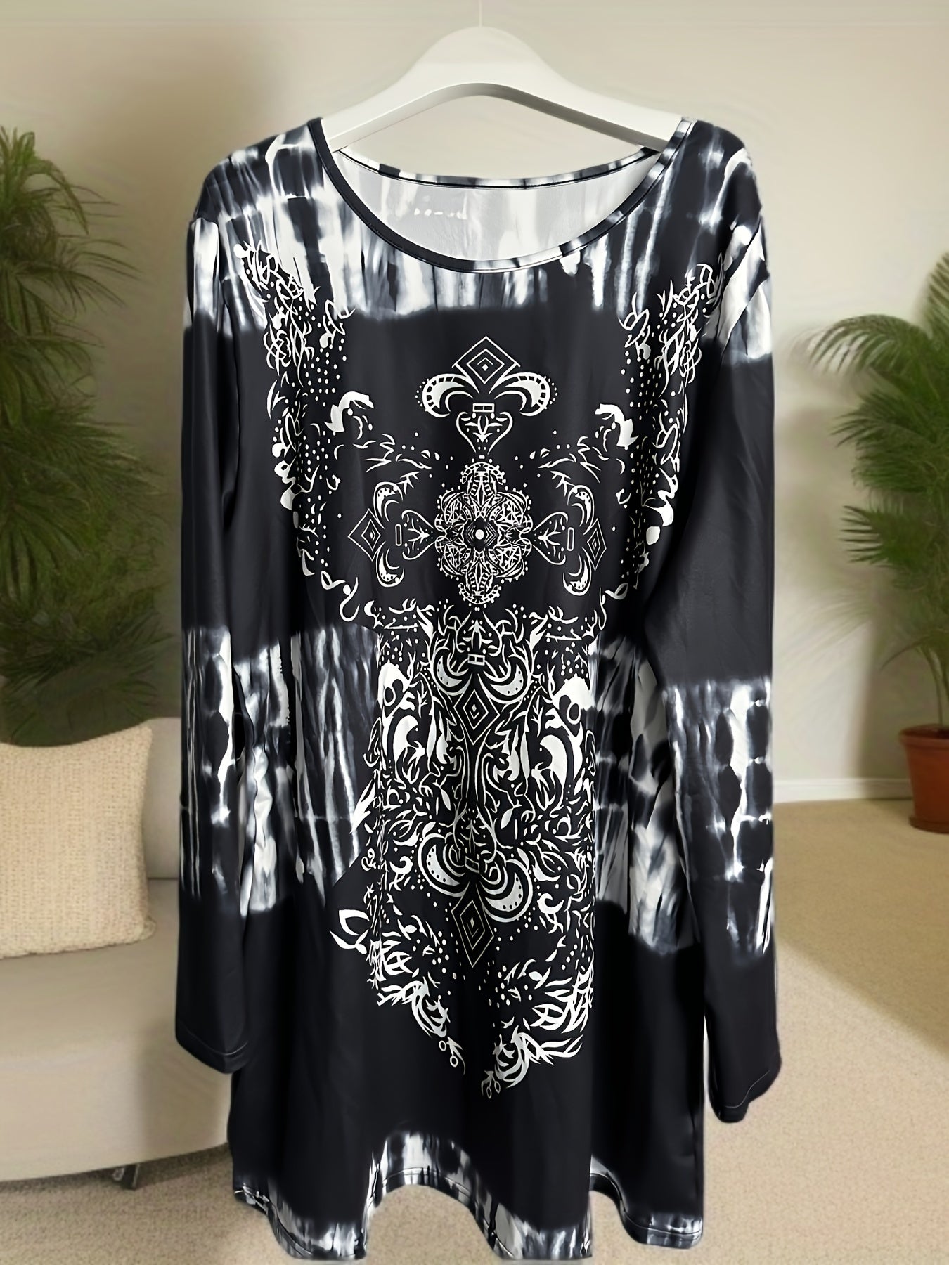 Women's Graphic Print Tunic - Crew Neck Long Sleeve detail view