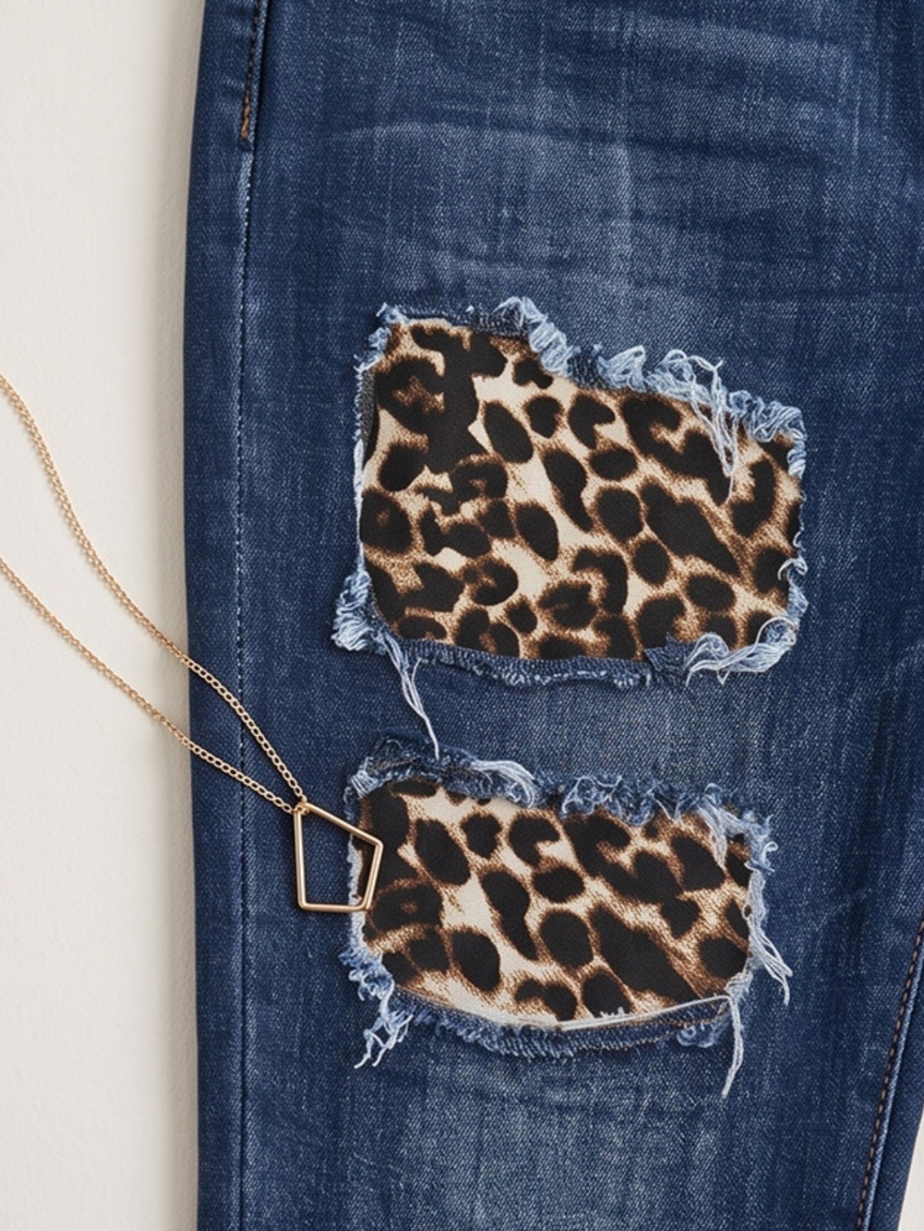 Women's Skinny Jeans - Blue Dark Wash Distressed detail view