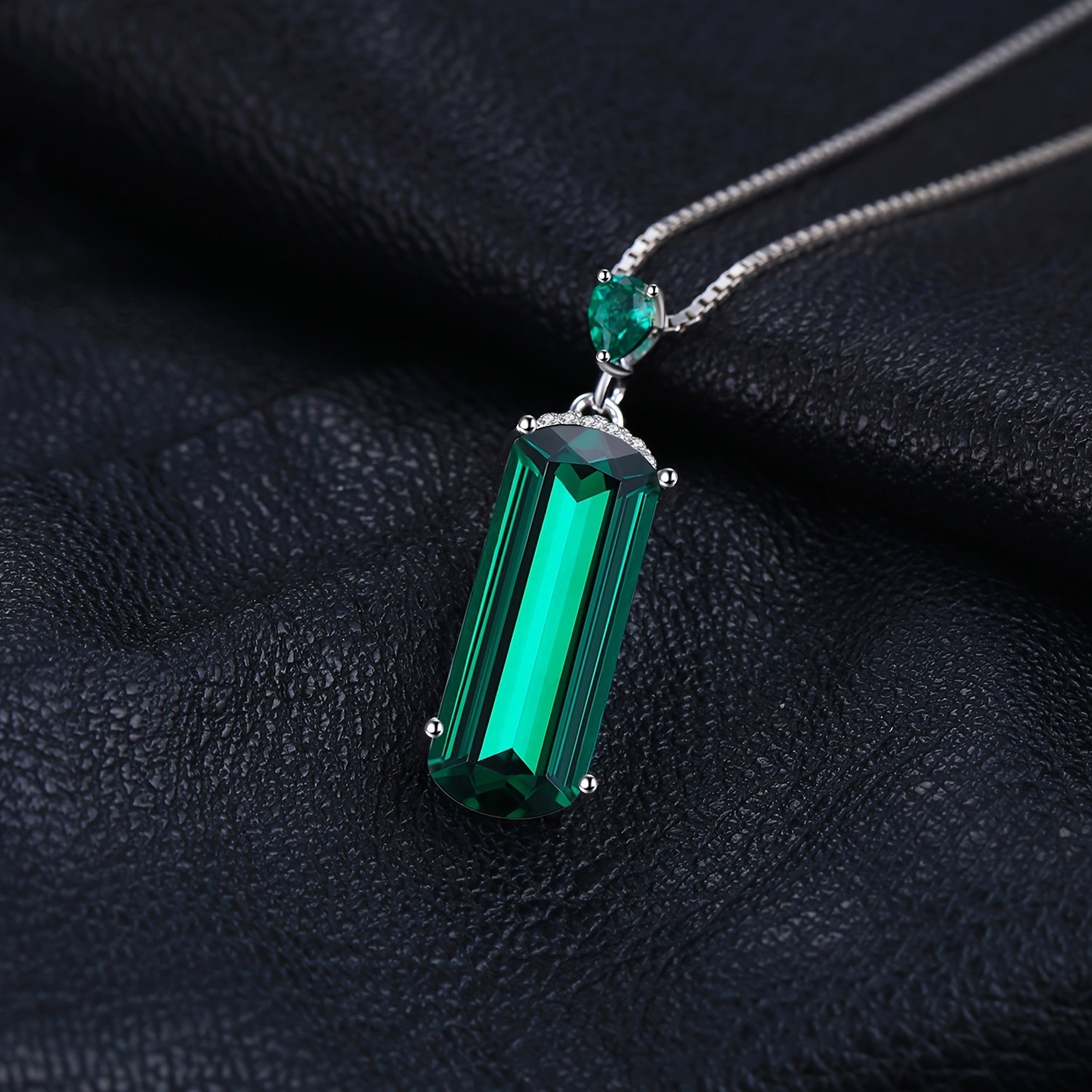 1pc 925 Sterling Silver Gorgeous and Elegant Classic Design Exquisite Multi-faceted Fancy Cut Simulated Green Emerald Silver Pendant Necklace 17.72inch for Women for Prom Party Banquet for Dating Gift Fine Jewelry