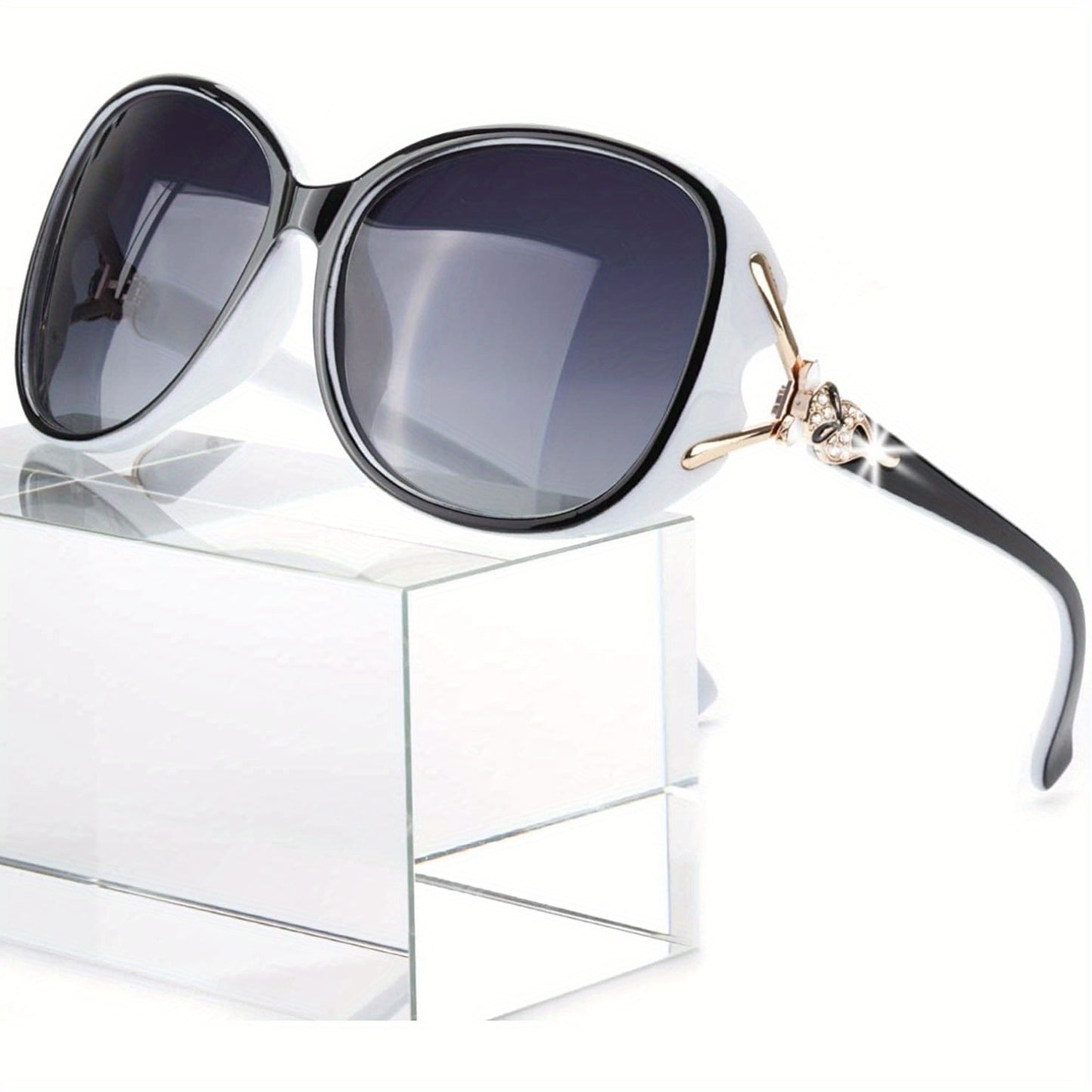 Oversized Sunglasses for Women UV400 Protection Trendy Large Frame Fashion Eyewear Anti-Glare Polarized Lens Multiple Colors Available Daily Casual Wear