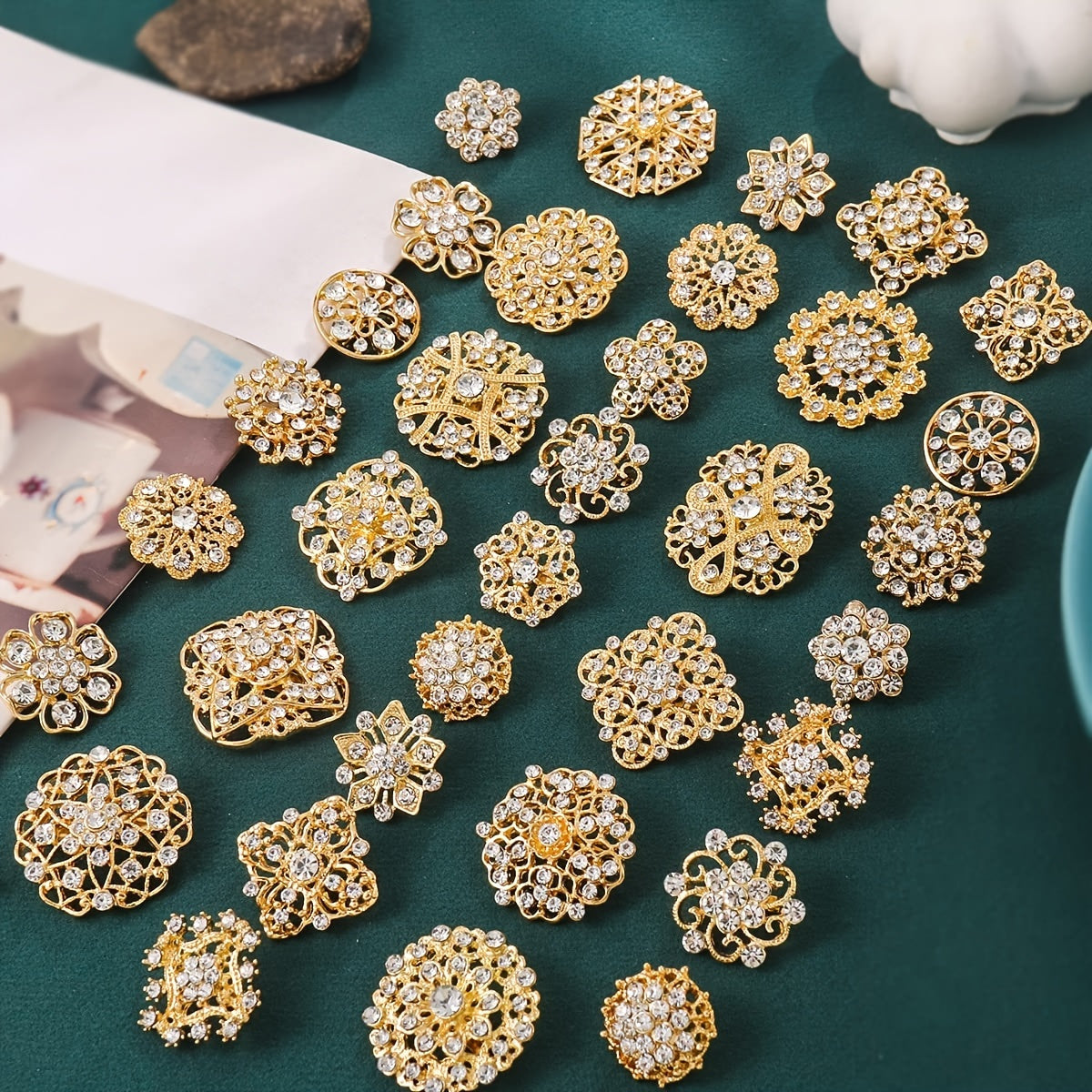 36Pcs Rhinestone Brooch Set, Elegant Golden Jewelry with Classic Design, Perfect for Weddings, Parties, and Formal Occasions, Versatile, Shiny Fashion Accessories, Ideal Gift for.Suitable for men and women.