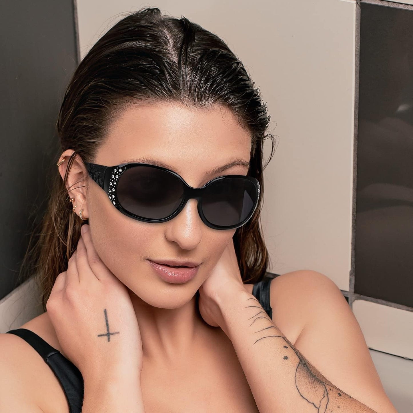 Polarized Wrap Around Sunglasses for Women Rhinestone UV400 Protection Oversized Shield Lens Fashion Eyewear Anti-Glare Driving Glasses