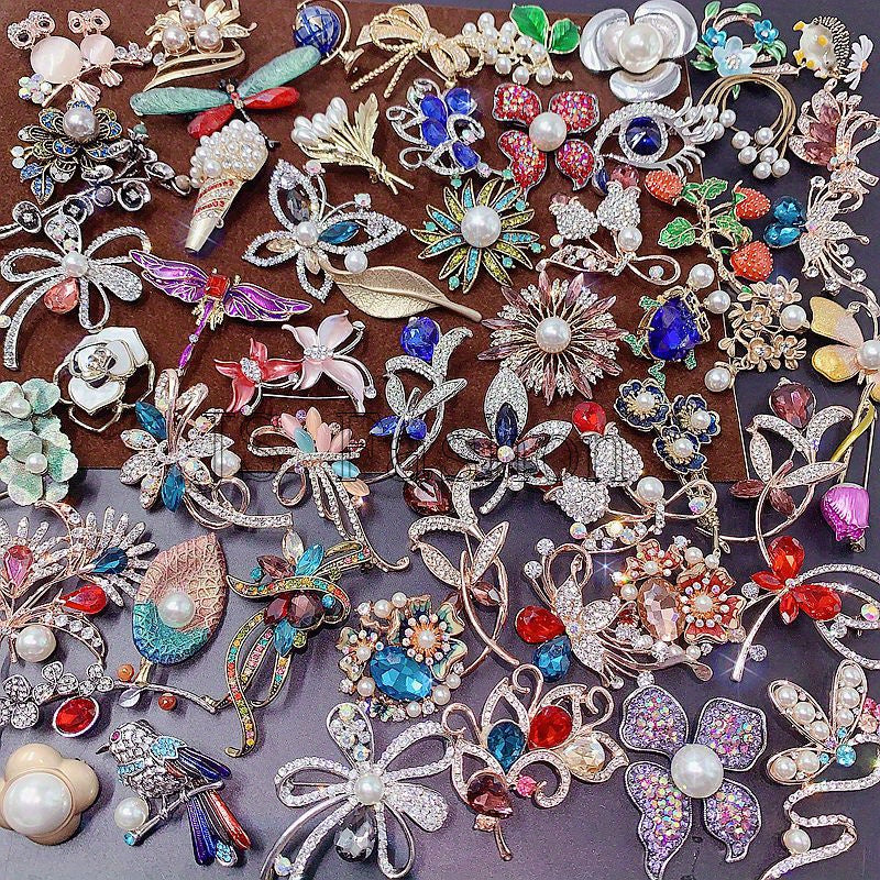 20pcs Elegant Shiny Flower Alloy Brooch Pin Inlaid Colorful Zirconia Rhinestone Faux Pearls Artificial Crystal Mixed Style, Exquisite Sweater Dress Accessories, Retro Corsage Accessory For Women Men, Brooch Style Random