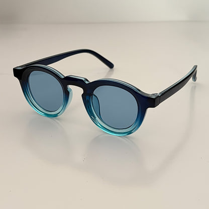 Round Sunglasses Gradient Lens Retro Oversized – UV400 Vintage Eyewear for Men & Women, Minimalist Fashion Shades for Beach Travel Daily Wear, Includes Case & Cleaning Cloth, 4 Colors