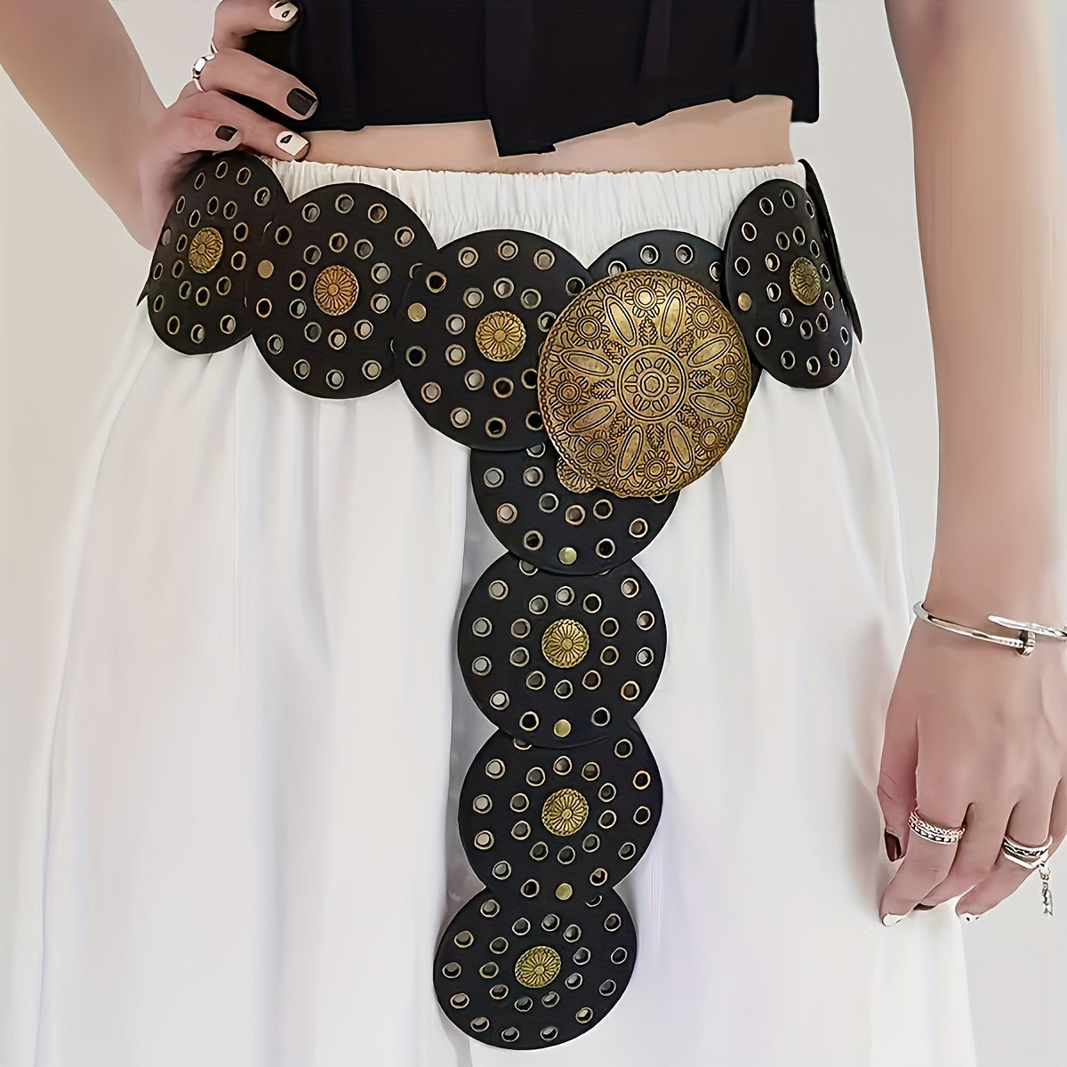 Vintage Bohemian Women's Belt with Engraved Metal Buckle - Western Style Handcrafted Round Buckle with Perforated Design for Casual, Party, Travel - A Versatile Fashion Accessory for All Seasons