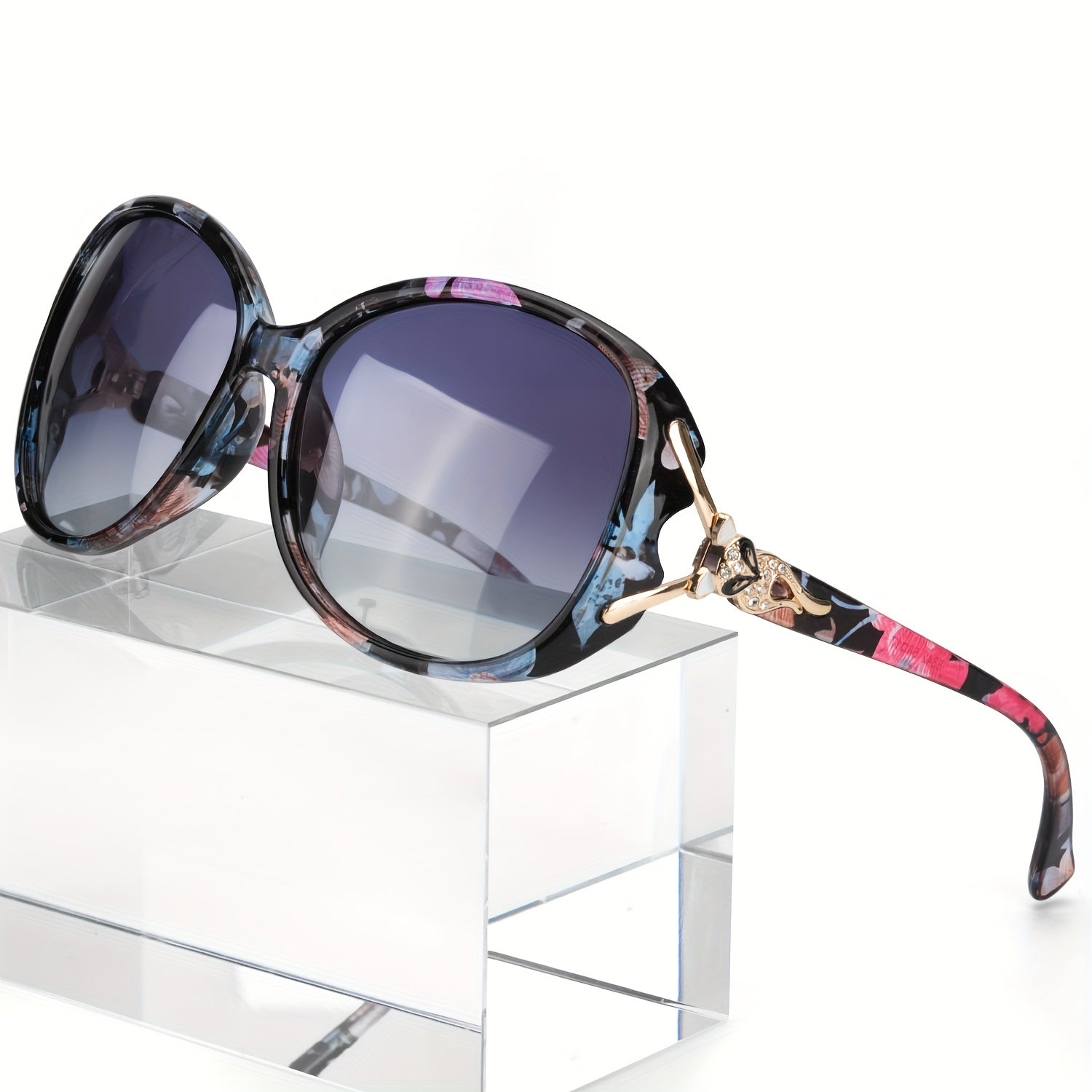 Trendy Glasses for Women, Featuring Oversized Design And Protection