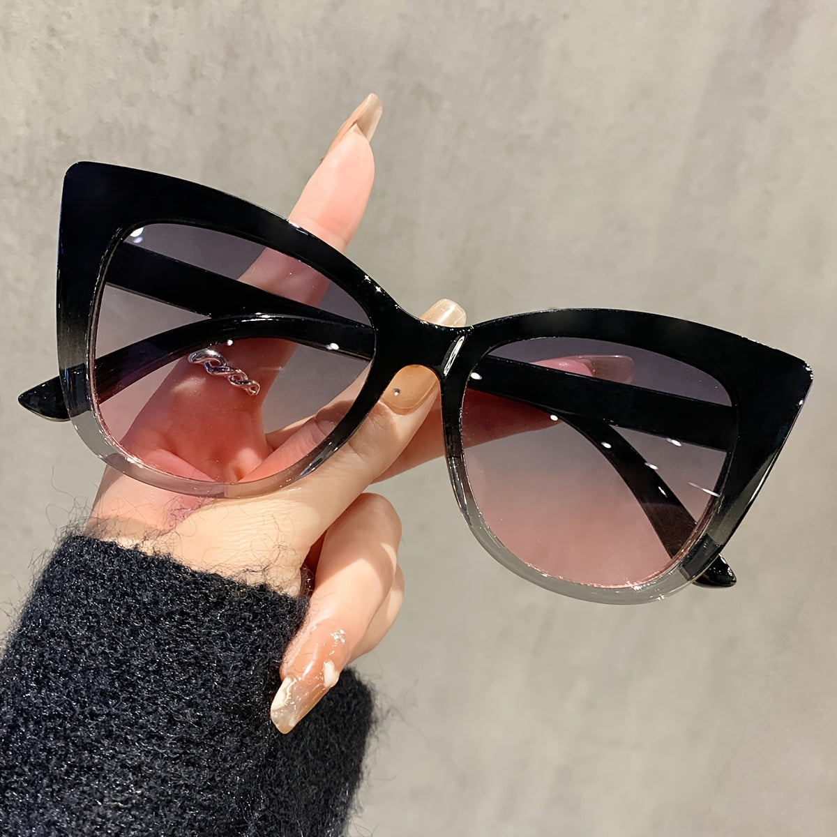 Cat Eye Sunglasses for Women, Y2K Retro Luxury Fashion Glasses with UV Protection, Trendy Vintage Design for Beach Vacation Cruise Party — Includes Protective Case & Cleaning Cloth