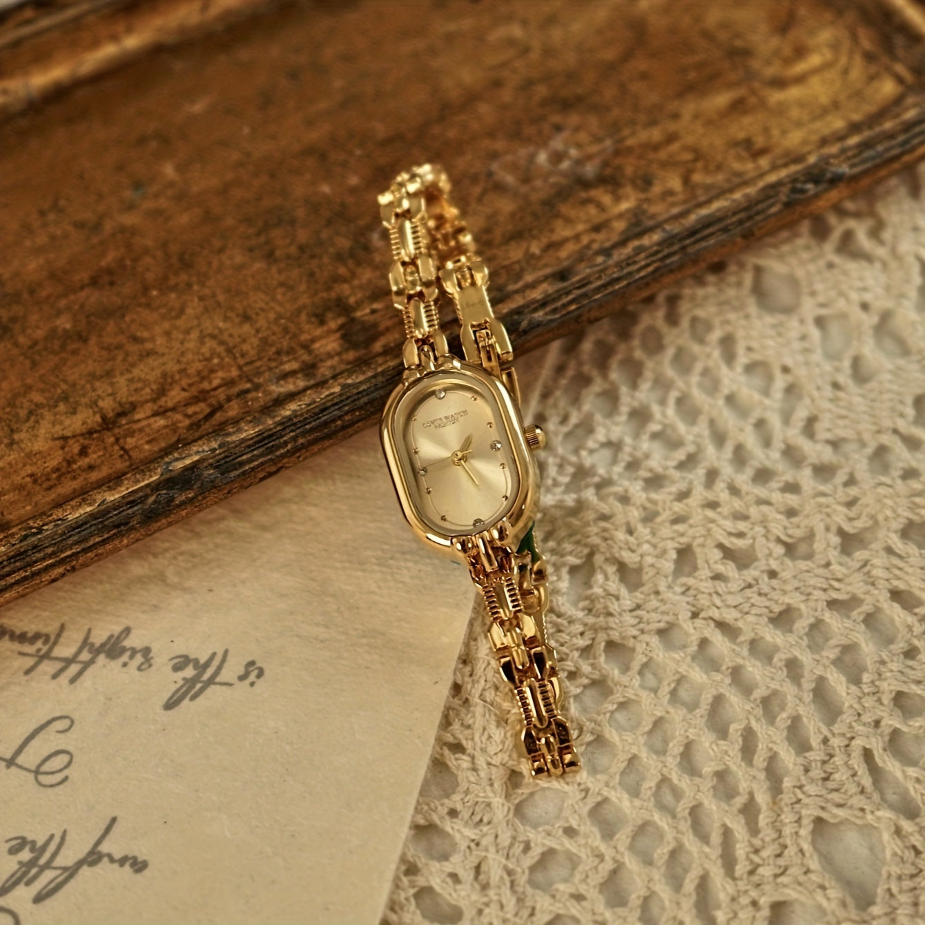 1pc Vintage Luxury Women's Watch with Golden-Tone Alloy Bracelet, Rhinestone-Accented Oval Case, Japanese Quartz Movement & High Quality - Elegant Versatile for Daily Wear & Holiday Parties