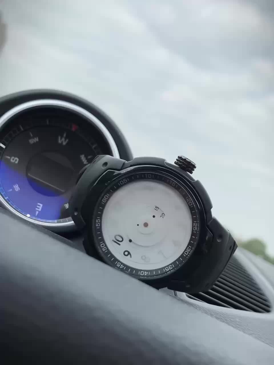 Unisex Sport Watch | Creative Design Quartz Wristwatch with Round Dial & Rubber Strap, Casual Fashion Sport Watch for Men & Women in Black & White