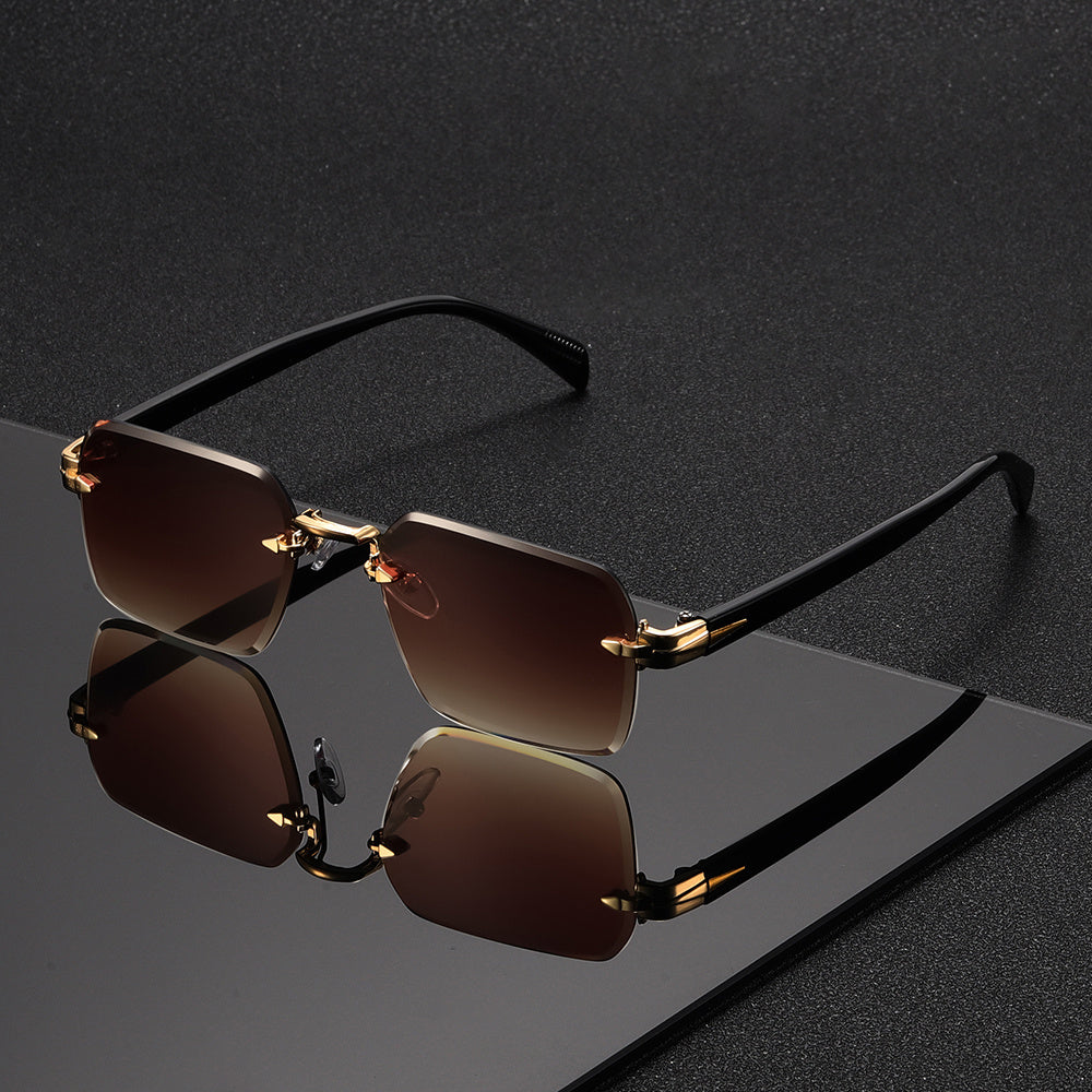 High-End Metal Gradient, Choice of High-Definition Lens Quality. Exquisite Edge-Cutting Craftsmanship Interprets Light Luxury And Fashion. A Fine Gift, a Tasteful Birthday Present