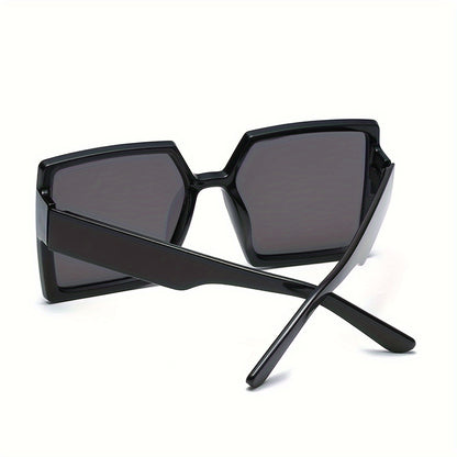 Oversized Fashion Glasses for Women Black Gray Dramatic High-End Luxury Style Statement Eyewear Bold Chic Frames for Daily Wear Street Style Photography
