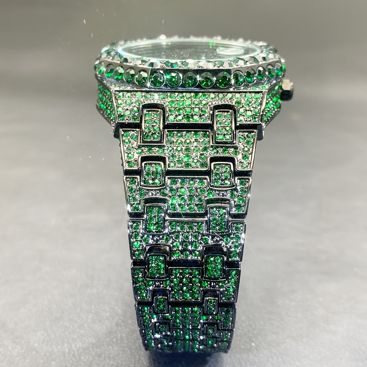 MISS FOX 2024 Hip Hop Men'S Luxury Iced Out Blue Rhinestone Wrist Watch Features a Luminous Japanese Quartz Movement, a Round Analog Design with a Zinc Alloy Band, And Is a Fashionable Party Watch Adorned with Large Sparkling Diamonds