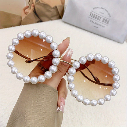 Round Sunglasses Women Pearl Frame Gold Wave Temple Full Rim Fashion Glasses for Summer Festival Party Birthday Gift Photo Prop Elegant Ladies Eyewear