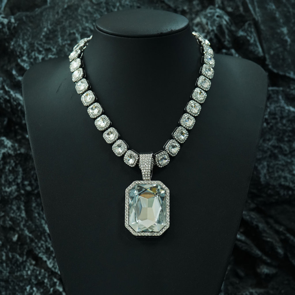 Hot-selling colored gem alloy pendant with colored gem Cuban necklace hip hop cool necklace