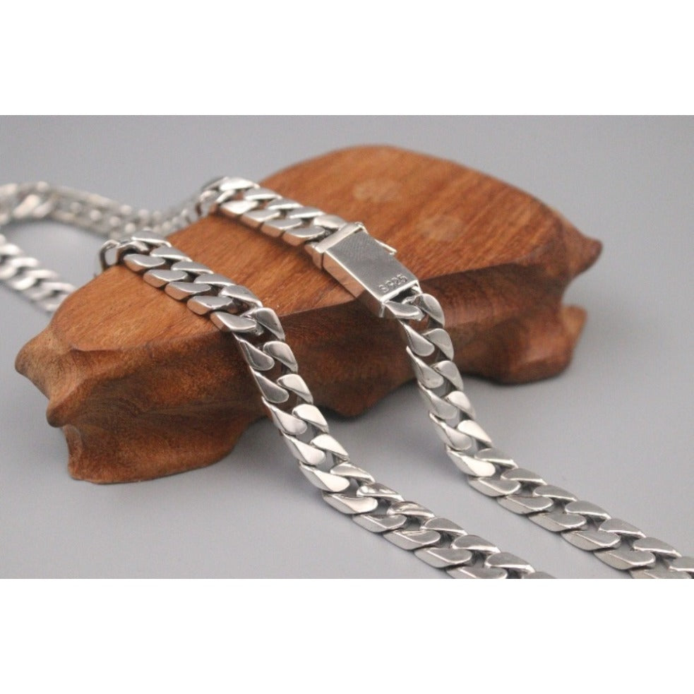 A 925 Sterling Silver Cuban Chain Necklace, Suitable for Men, Width 10Mm, Length 20-24 Inches, Anti-Allergic Sports-Themed Jewelry, Stylish Pendant-Free Design