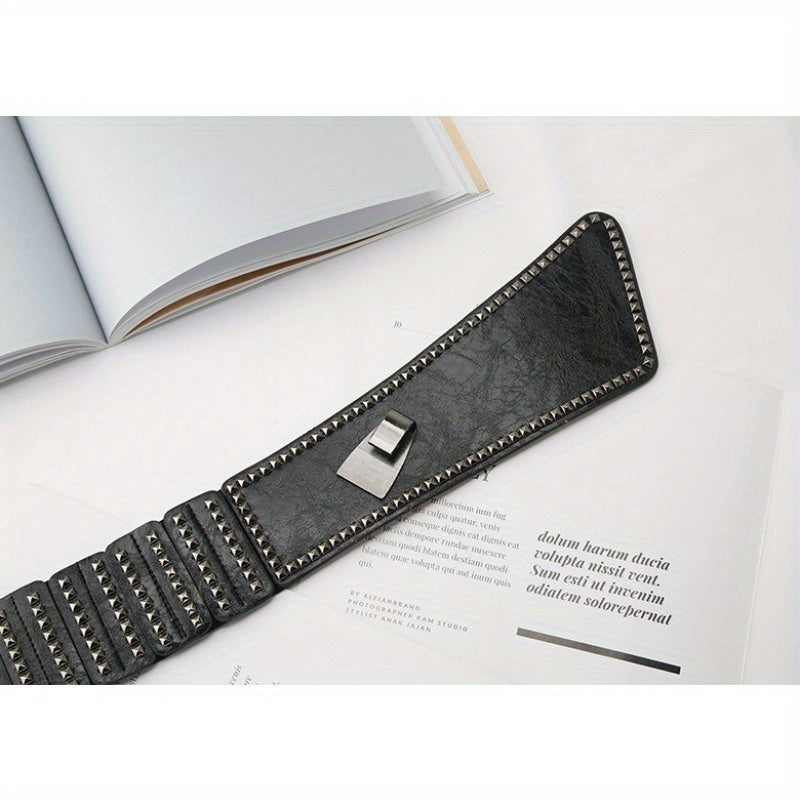 A Fashionable Rivet Elastic Belt Is Suitable for Ladies to Wear As an Accessory at Banquets, Events, Parties, Etc