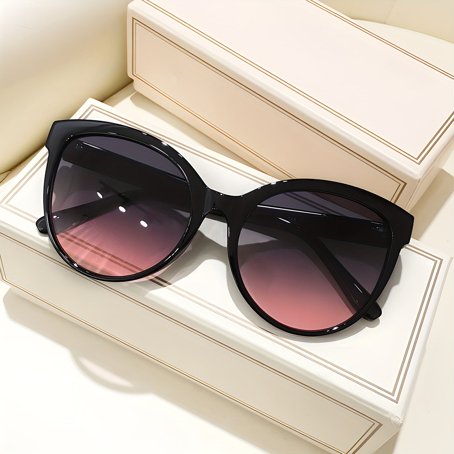 Oversized Cat Eye Sunglasses for Women Men Y2K Fashion Luxury Shades UV Protection Lightweight Beach Vacation Travel Eyewear Leopard Floral Multi-Color