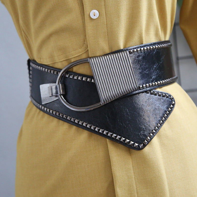 A Fashionable Rivet Elastic Belt Is Suitable for Ladies to Wear As an Accessory at Banquets, Events, Parties, Etc