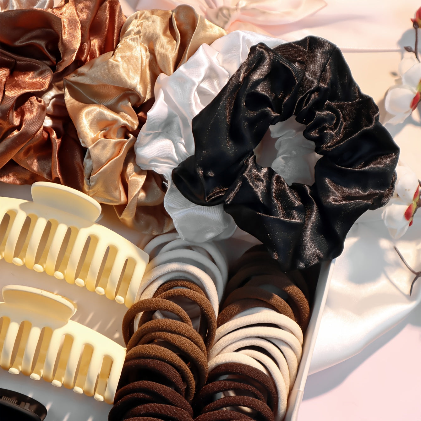 A New Set of Women's Hair Accessories, Including Seamless Ponytail Clips, Various Hair Clips, Hair Loops and Headbands, Is Very Suitable for Holiday Parties.