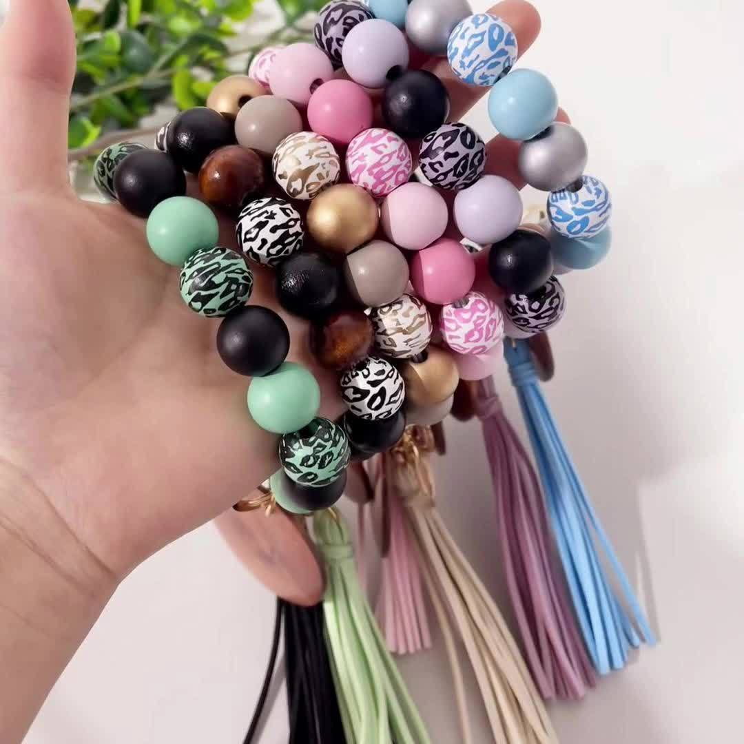 MAMA Wooden Bead Keychain Set 6pcs – Printed Wood Plaque Charm with Tassel & Wrist Key Ring, Boho Mom Keychain for Backpack & Car Keys, Mother's Day & Holiday Gift for Mom