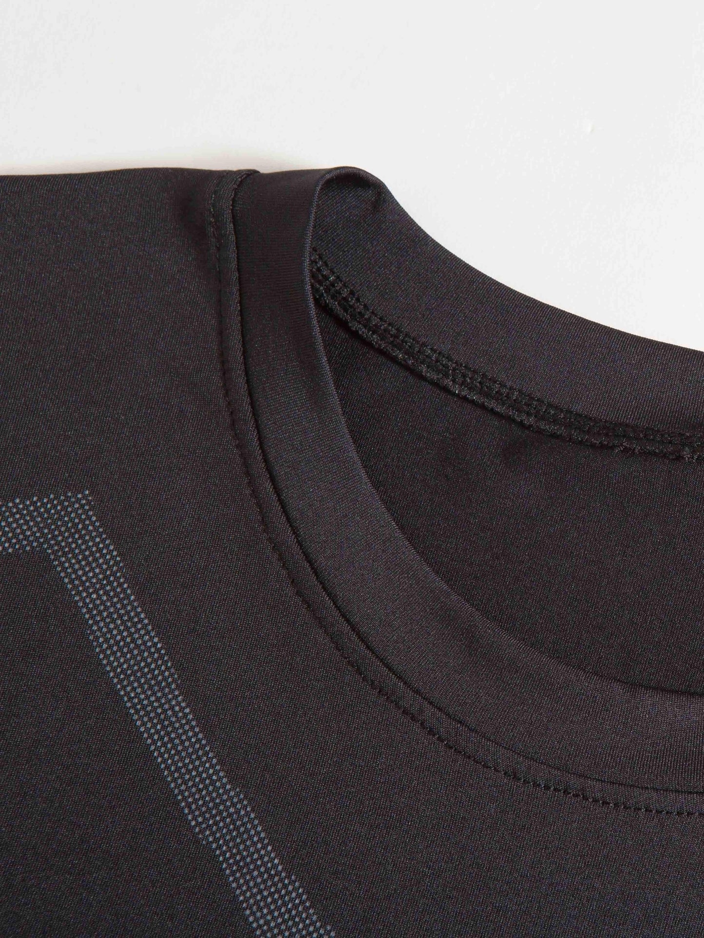 Men's Seamless Outfit Set - Regular Fit detail view