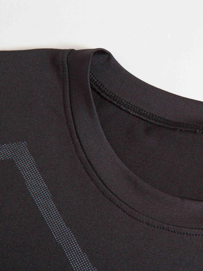 Men's Seamless Outfit Set - Regular Fit detail view