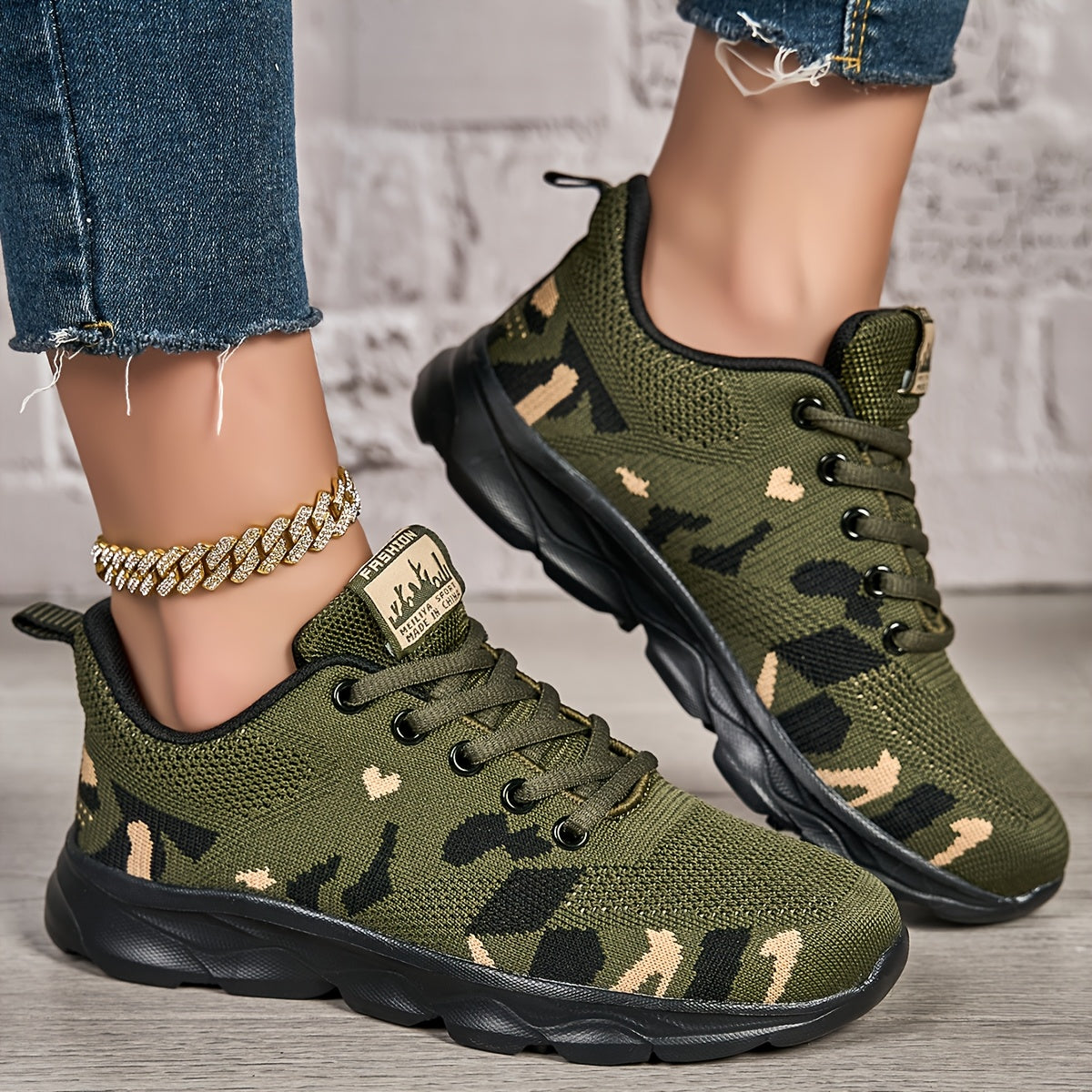 Men's Sneakers – Breathable Mesh Non-Slip Sole for Beach & Water – Army Green detail view