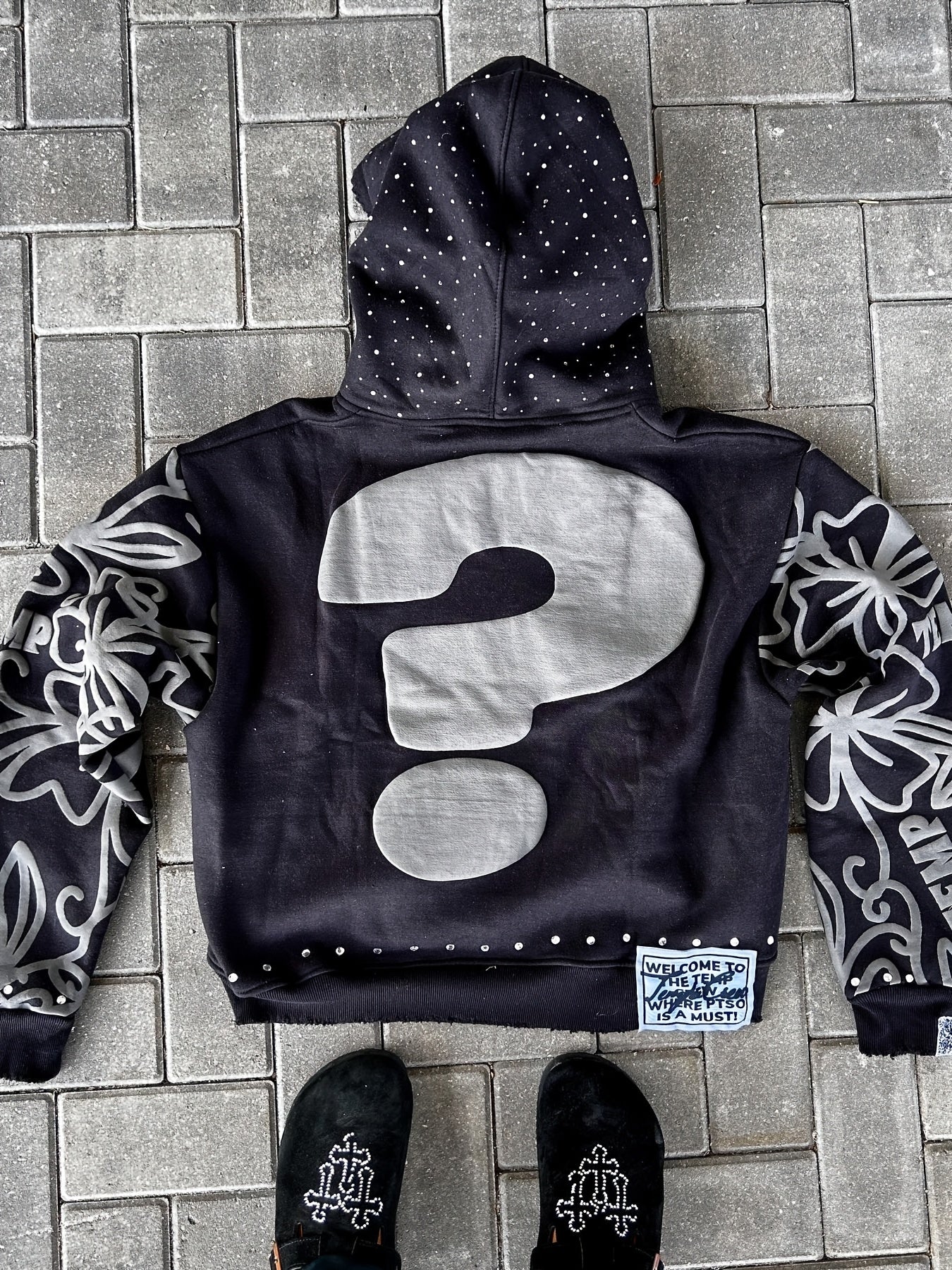 Unisex Relaxed Graphic Zip-Up Hoodie – view 9