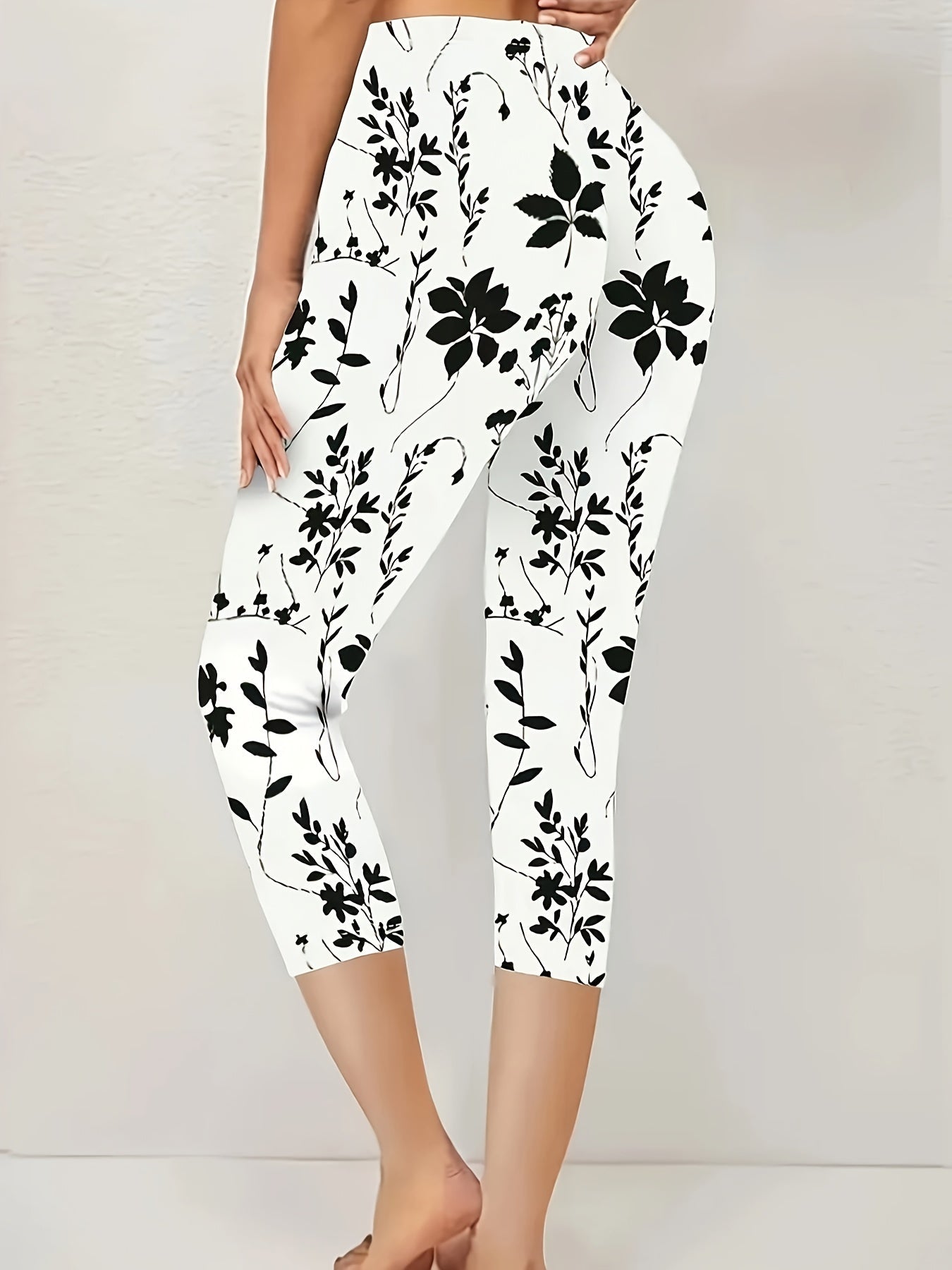 Women's Capri Leggings - High-Waist Floral Print detail view