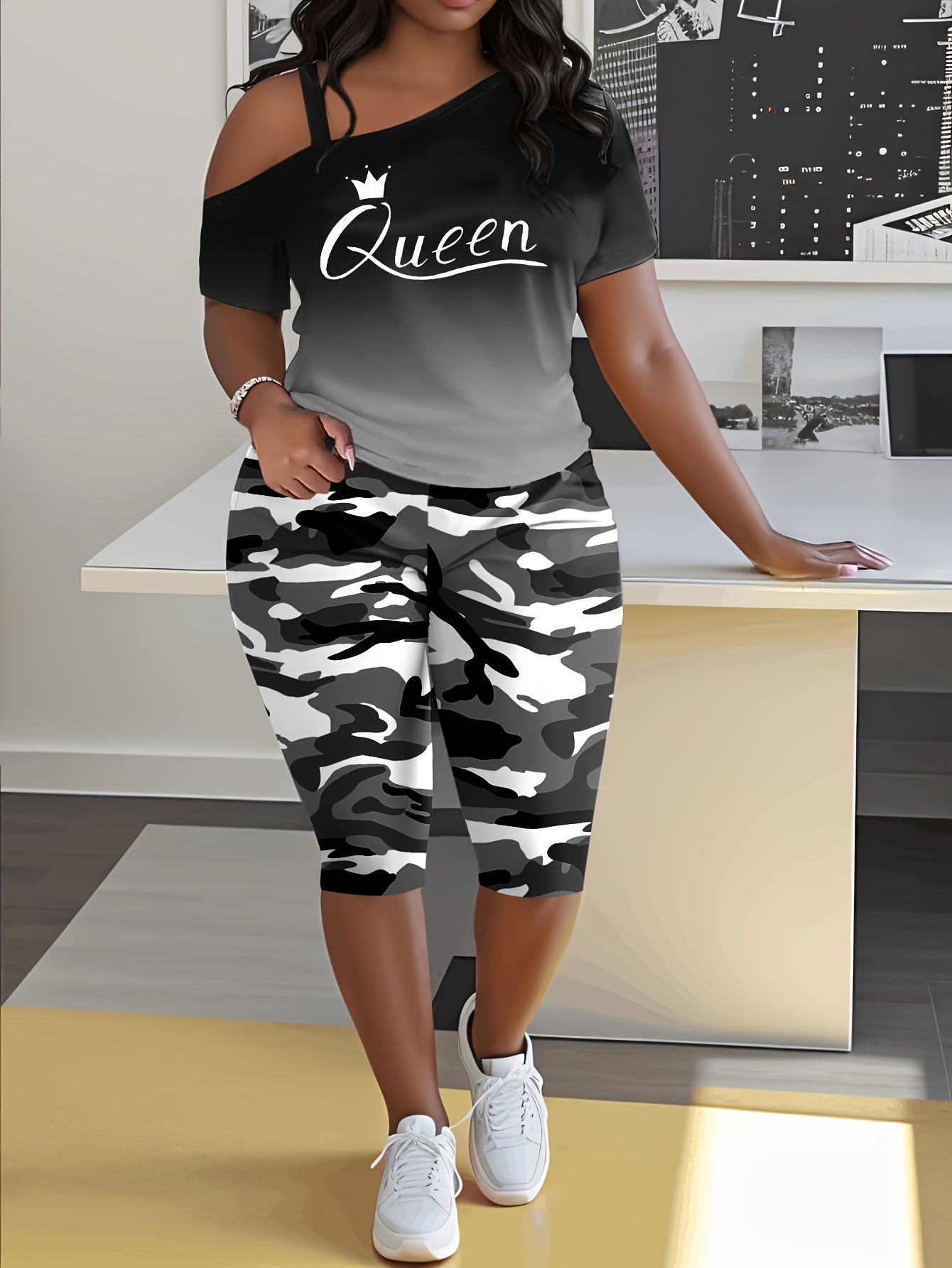 Women's Capri Pants detail view