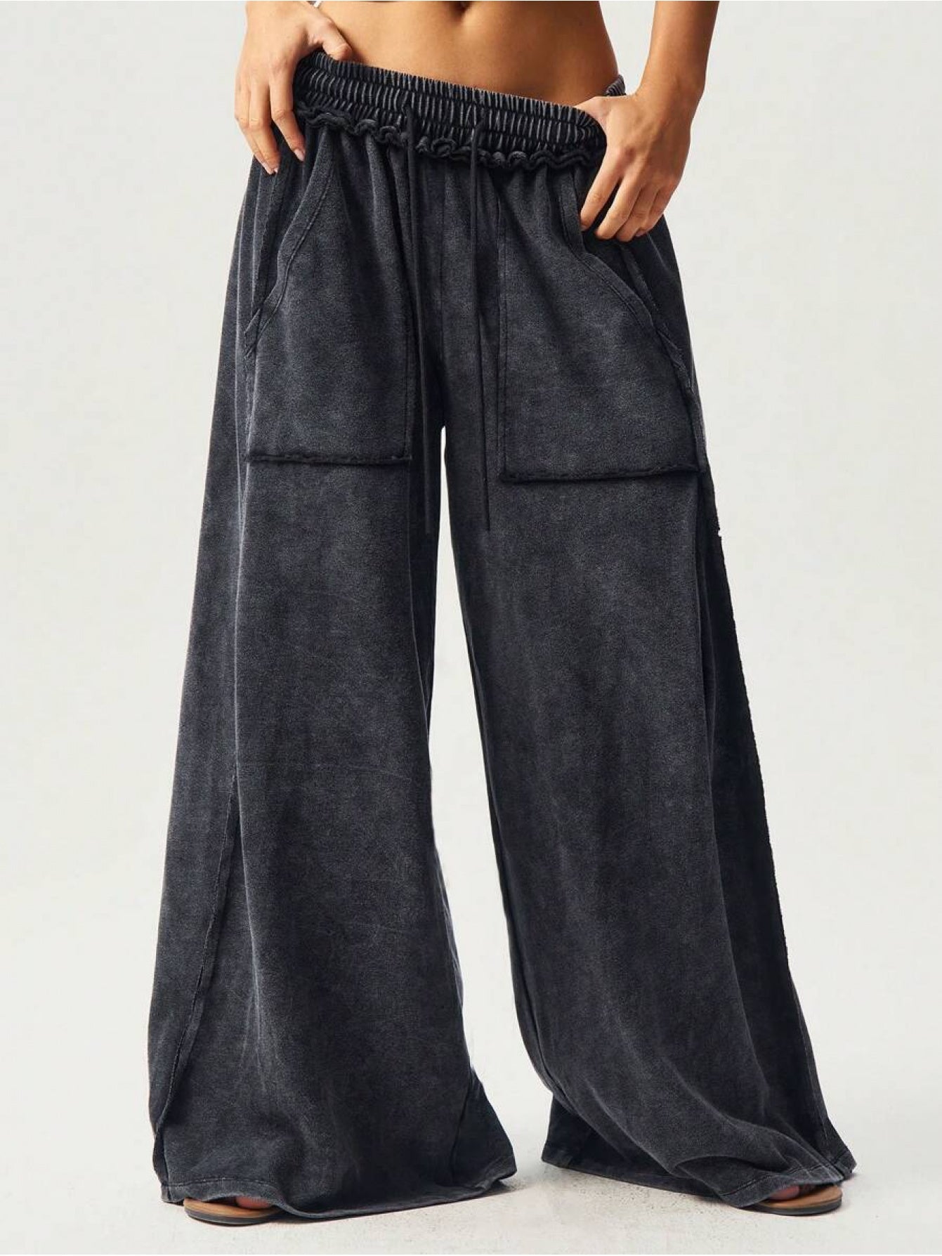 Women's Cargo Pants - Pocket Detail Wide leg detail view