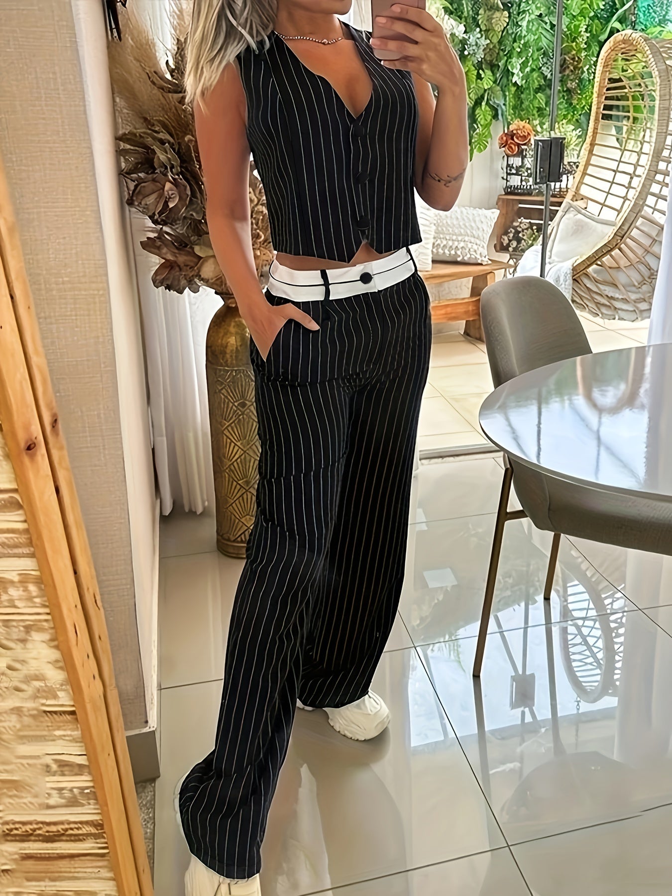 Women's Casual Pants - High Waist Regular fit detail view