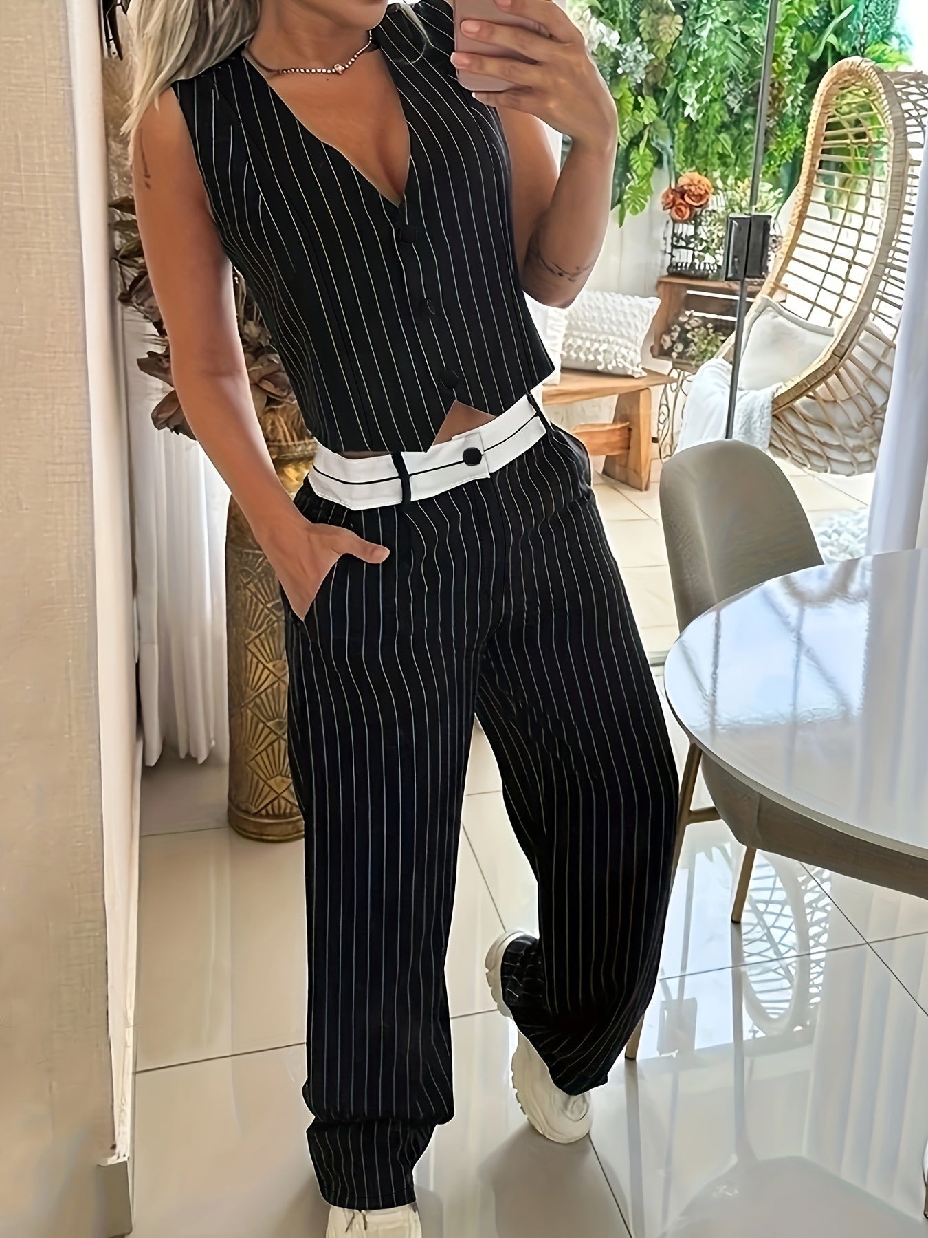 Women's Casual Pants - High Waist Regular fit detail view