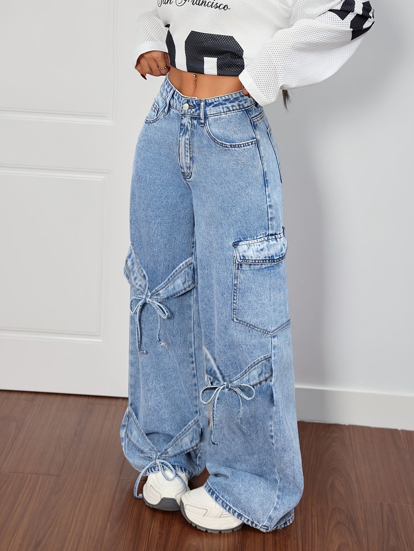 Women's Casual Pants - Pocket Detail Regular Fit detail view