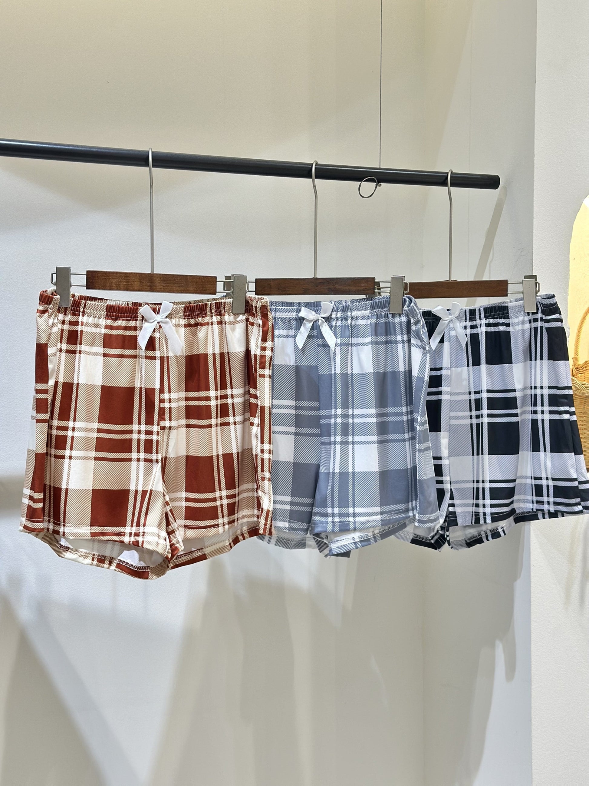 Women's Casual Shorts - 3-Pack Clean Finish detail view
