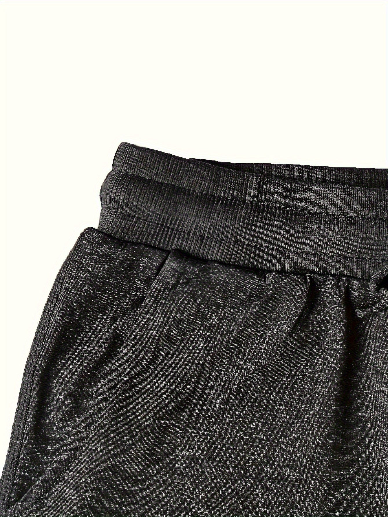 Women's Casual Shorts - Pockets Graphic Print detail view