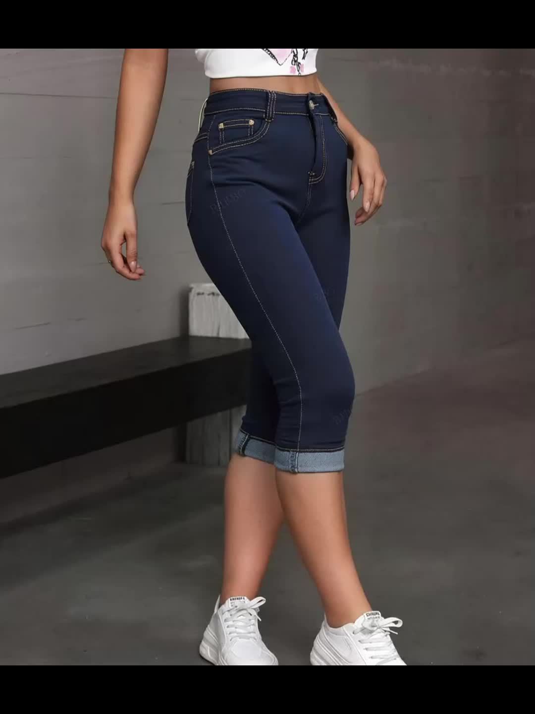 Women's Denim Capri Pants - Slim Fit detail view