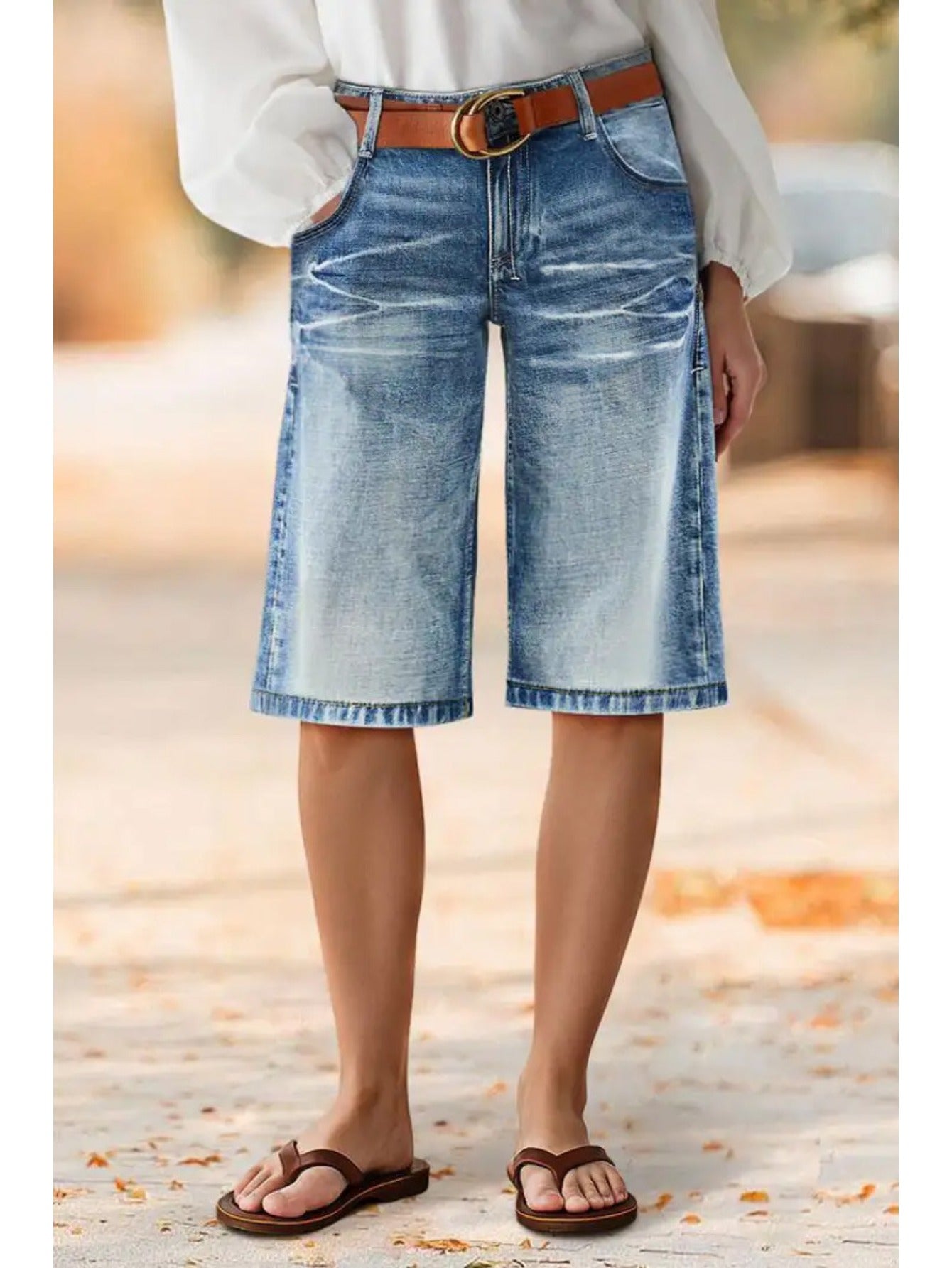 Women's Denim Shorts - Distressed With Pockets – Relaxed Fit detail view