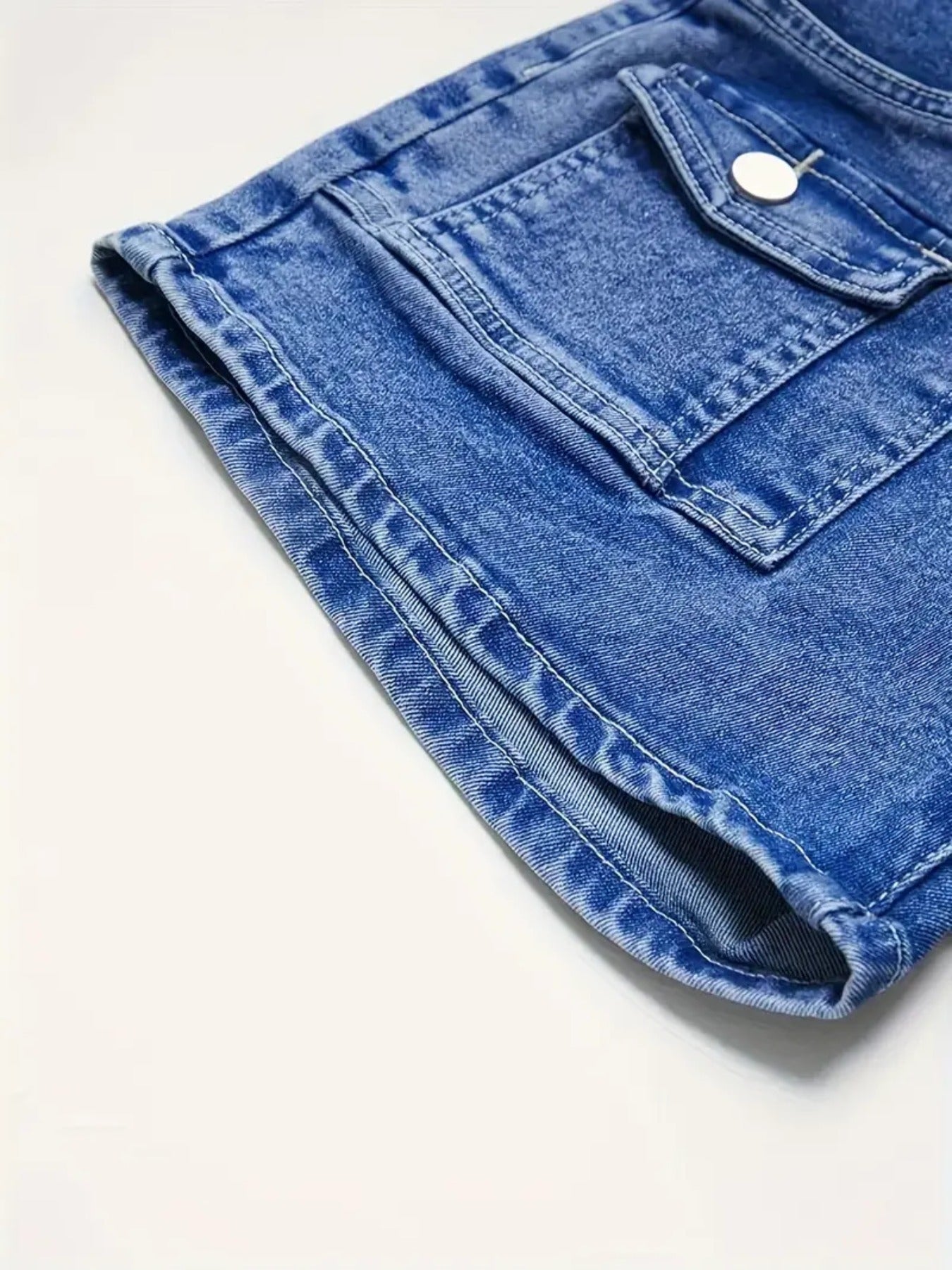 Women's Denim Shorts - Stretch With Pockets – Slim Fit / Blue detail view