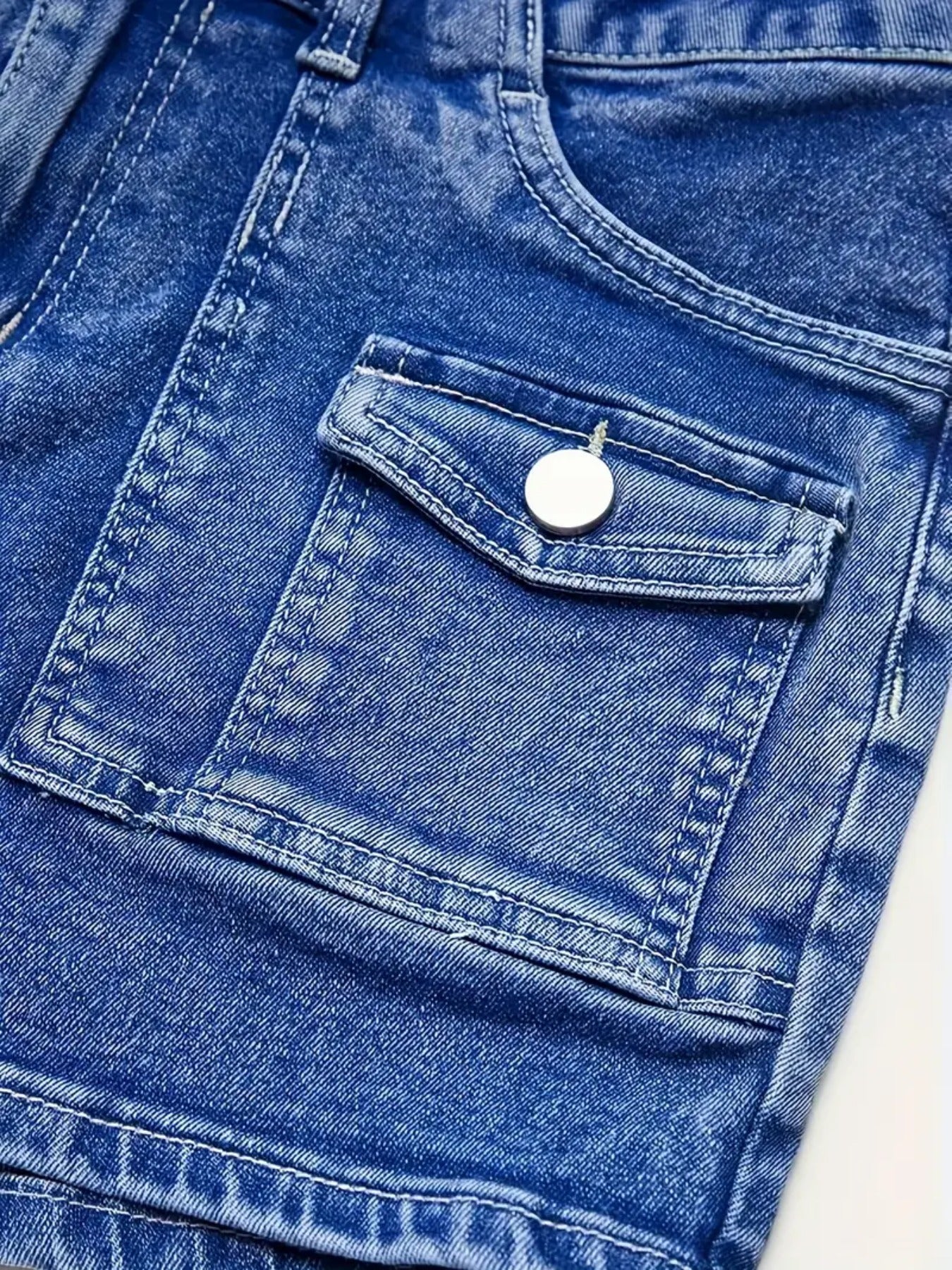 Women's Denim Shorts - Stretch With Pockets – Slim Fit / Blue detail view