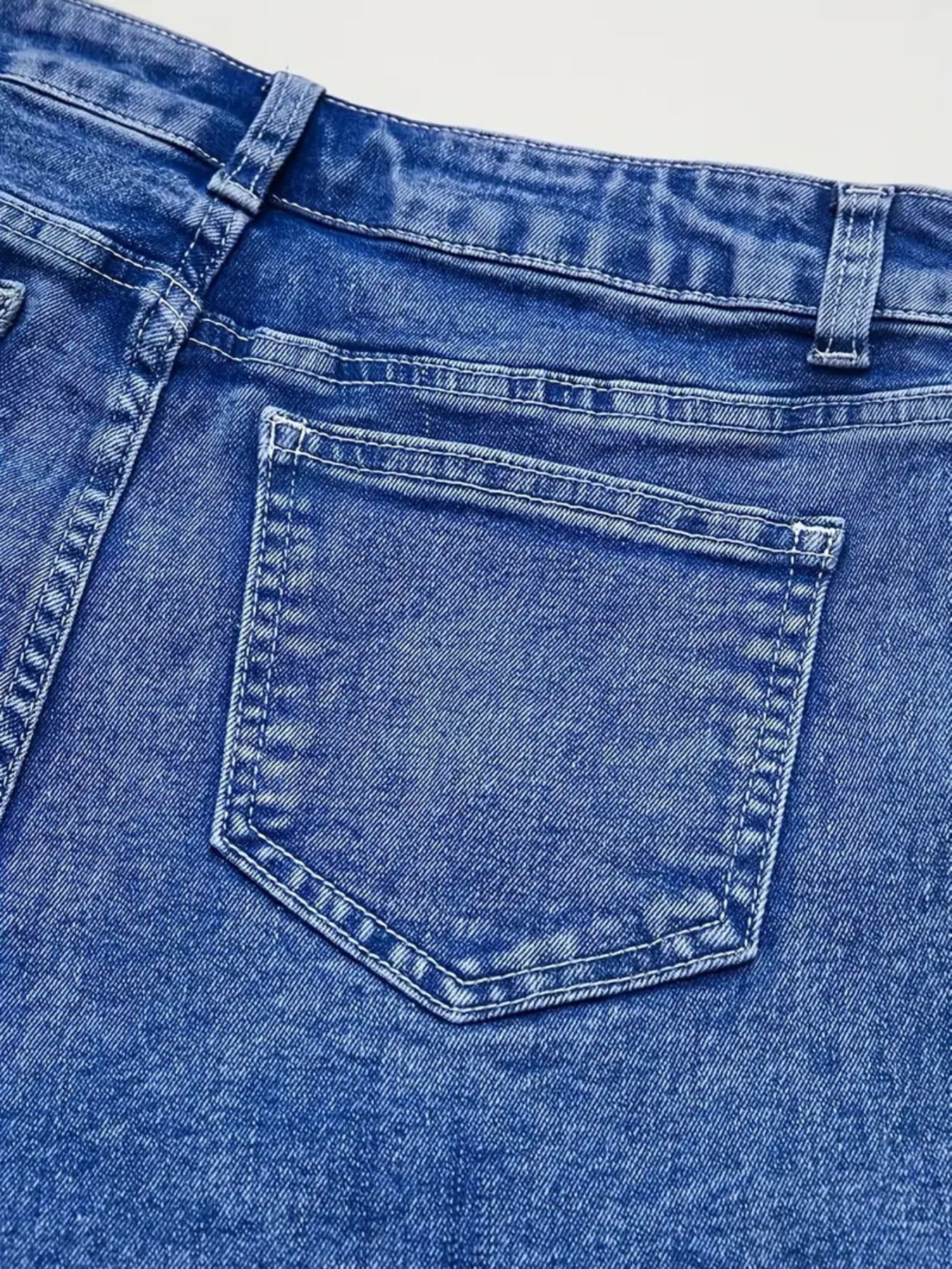 Women's Denim Shorts - Stretch With Pockets – Slim Fit / Blue detail view