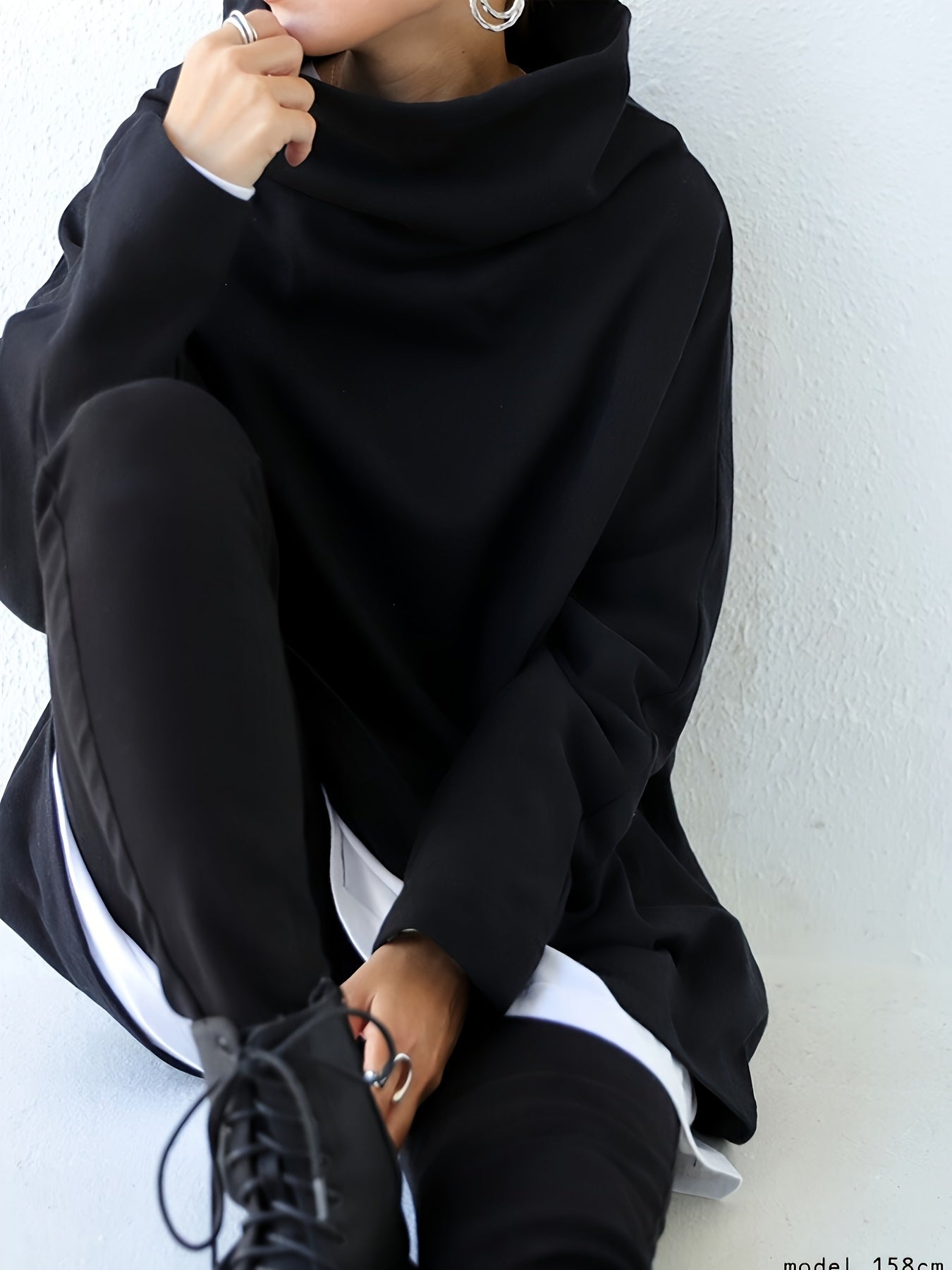 Women's Essential T-Shirt - Round Neck Long Sleeve – Black / Grey detail view