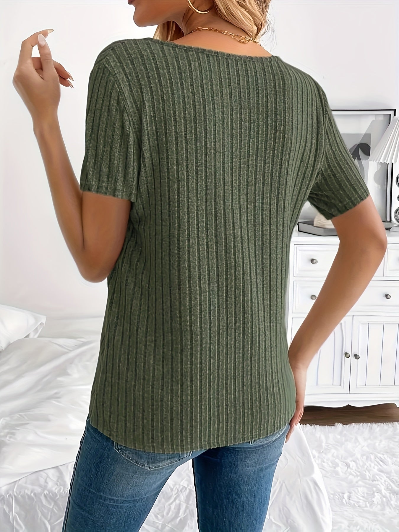Women's Essential T-Shirt - V-Neck Short Sleeve – fern green / Deep Red detail view