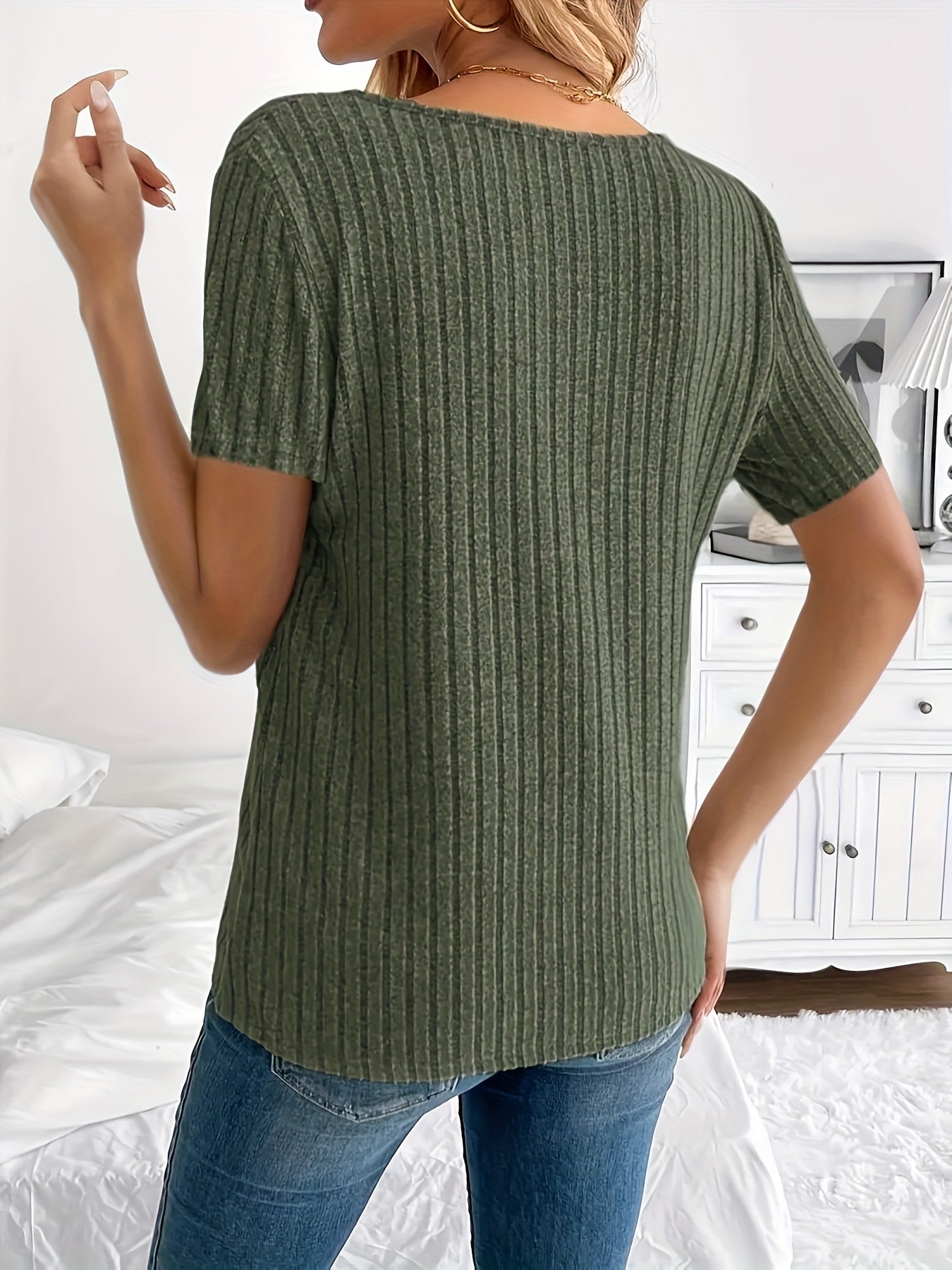 Women's Essential T-Shirt - V-Neck Short Sleeve – fern green / Khaki detail view