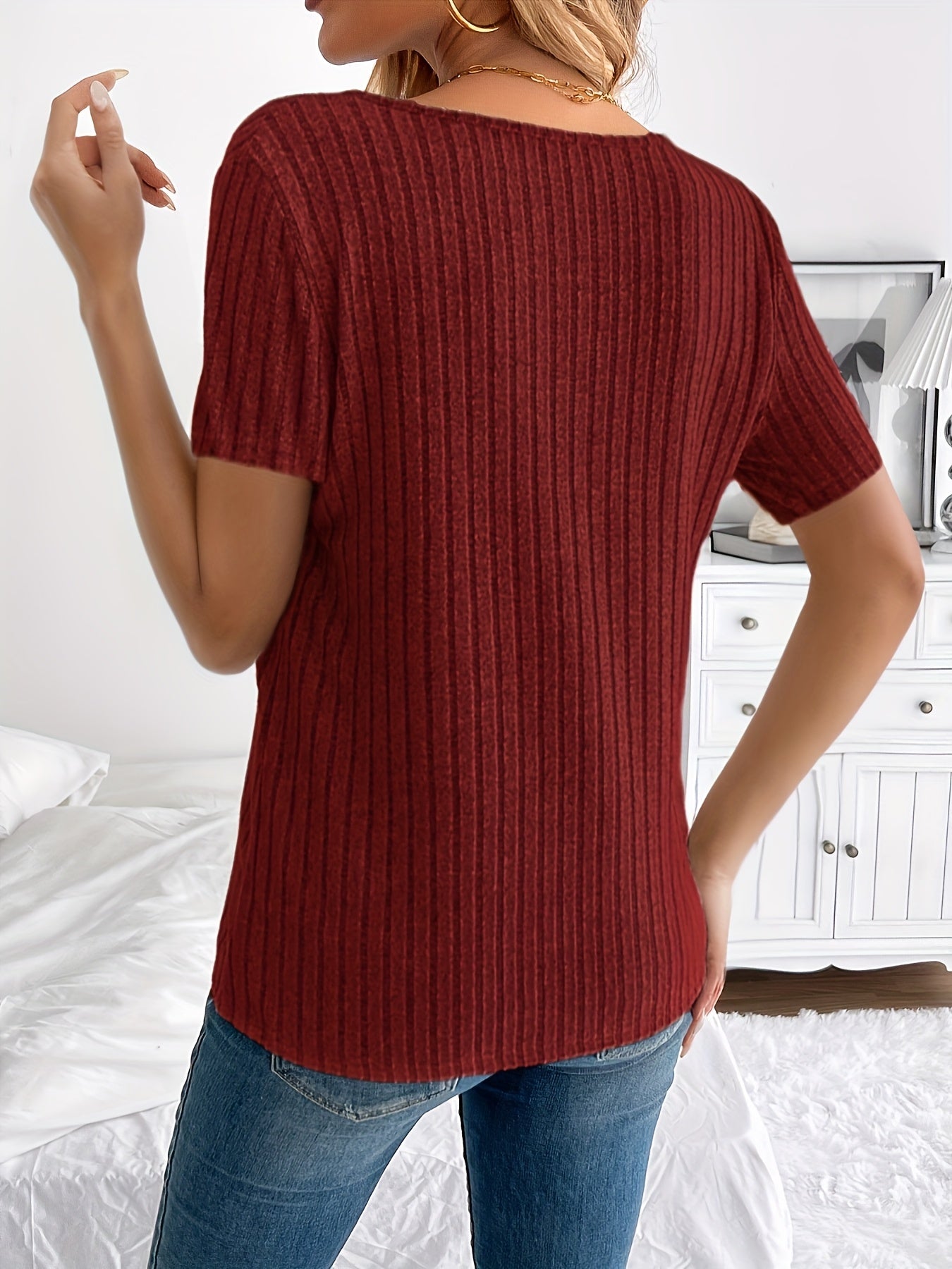 Women's Essential T-Shirt - V-Neck Short Sleeve – fern green / Khaki detail view