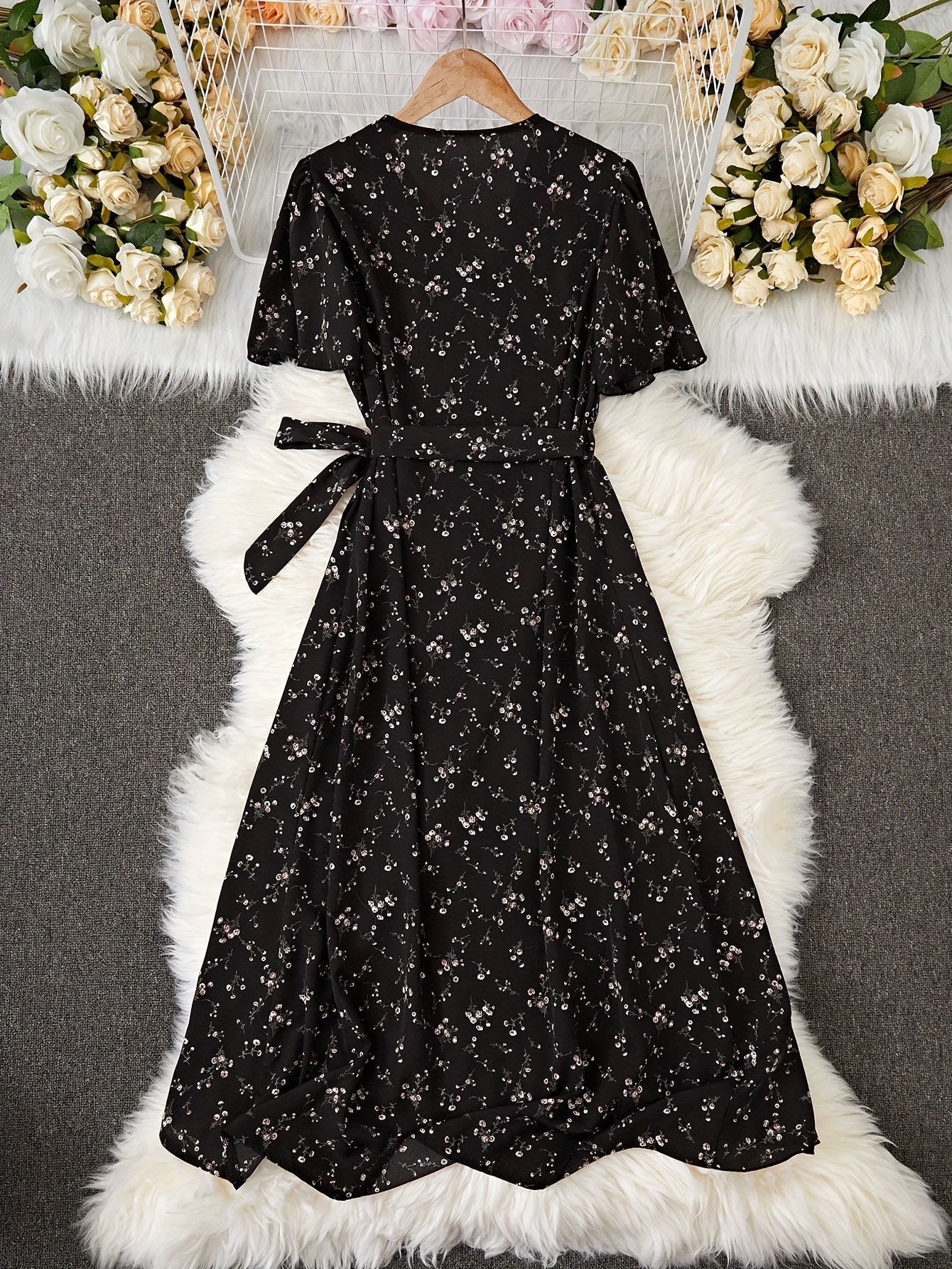 Women's Floral Casual Dress - Ruffle detail view