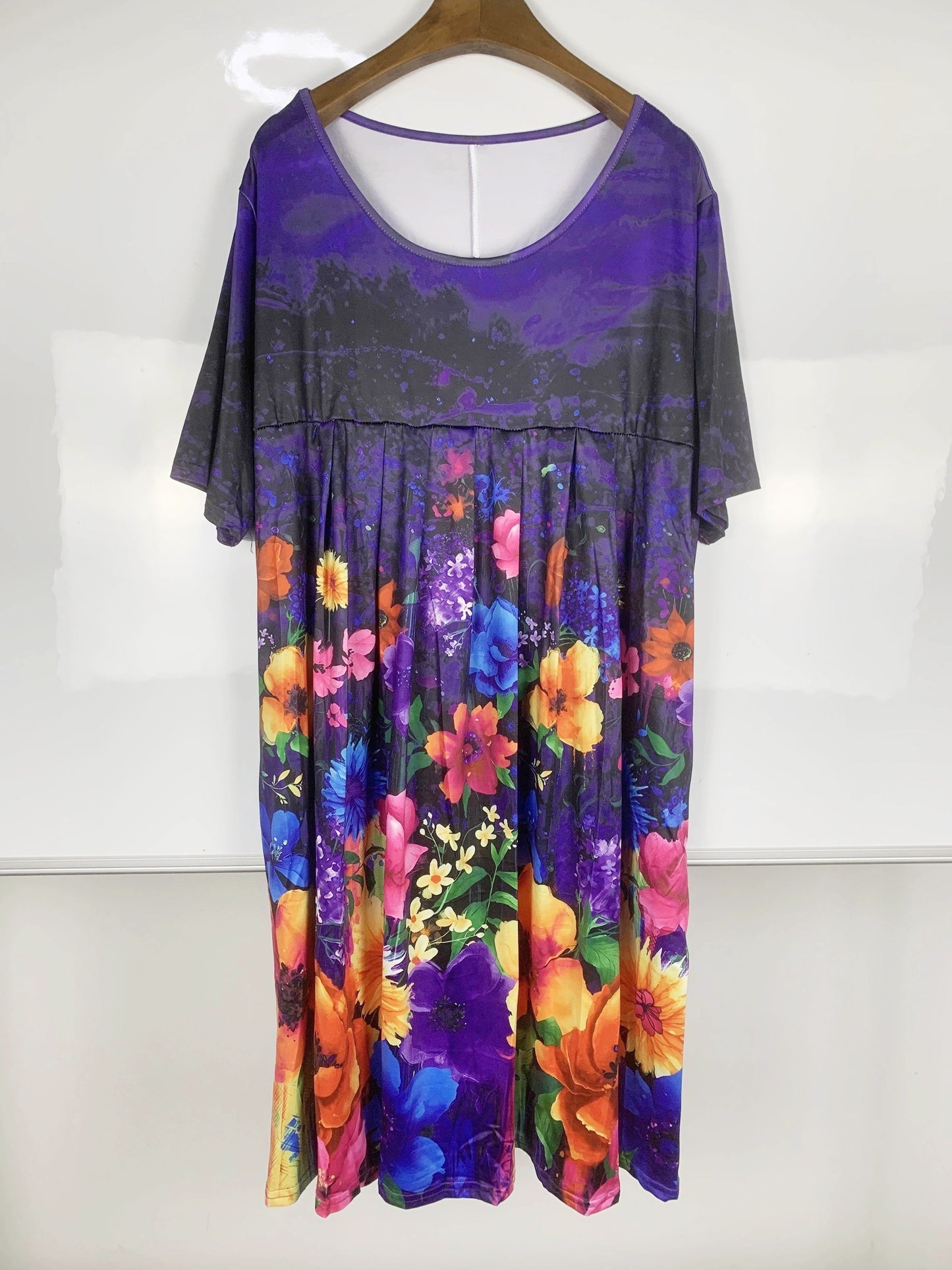 Women's Floral Crew Neck Midi Casual Dress - Short Sleeve detail view