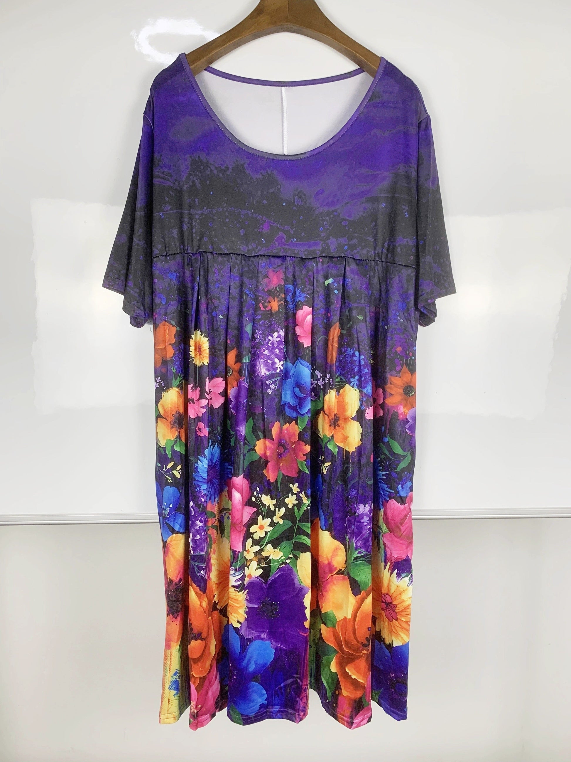 Women's Floral Crew Neck Midi Casual Dress - Short Sleeve detail view